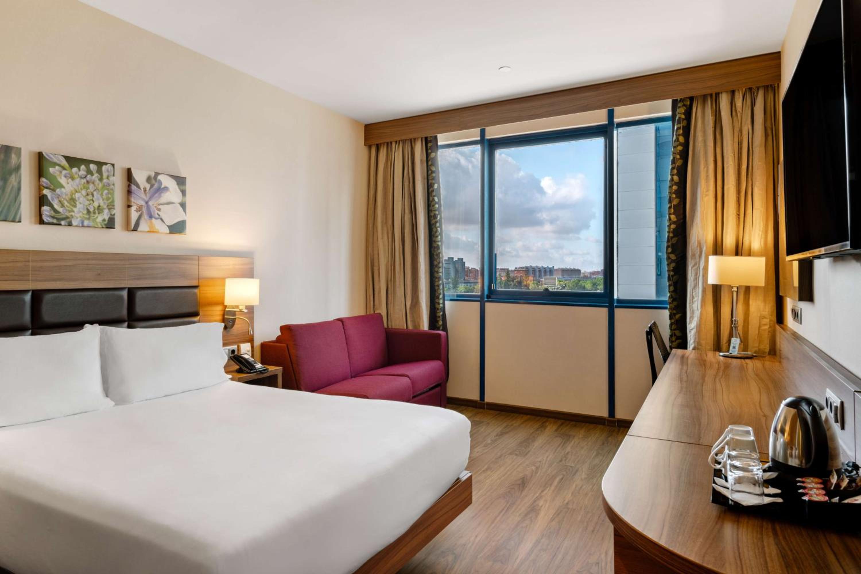 Queen Room - Accessible