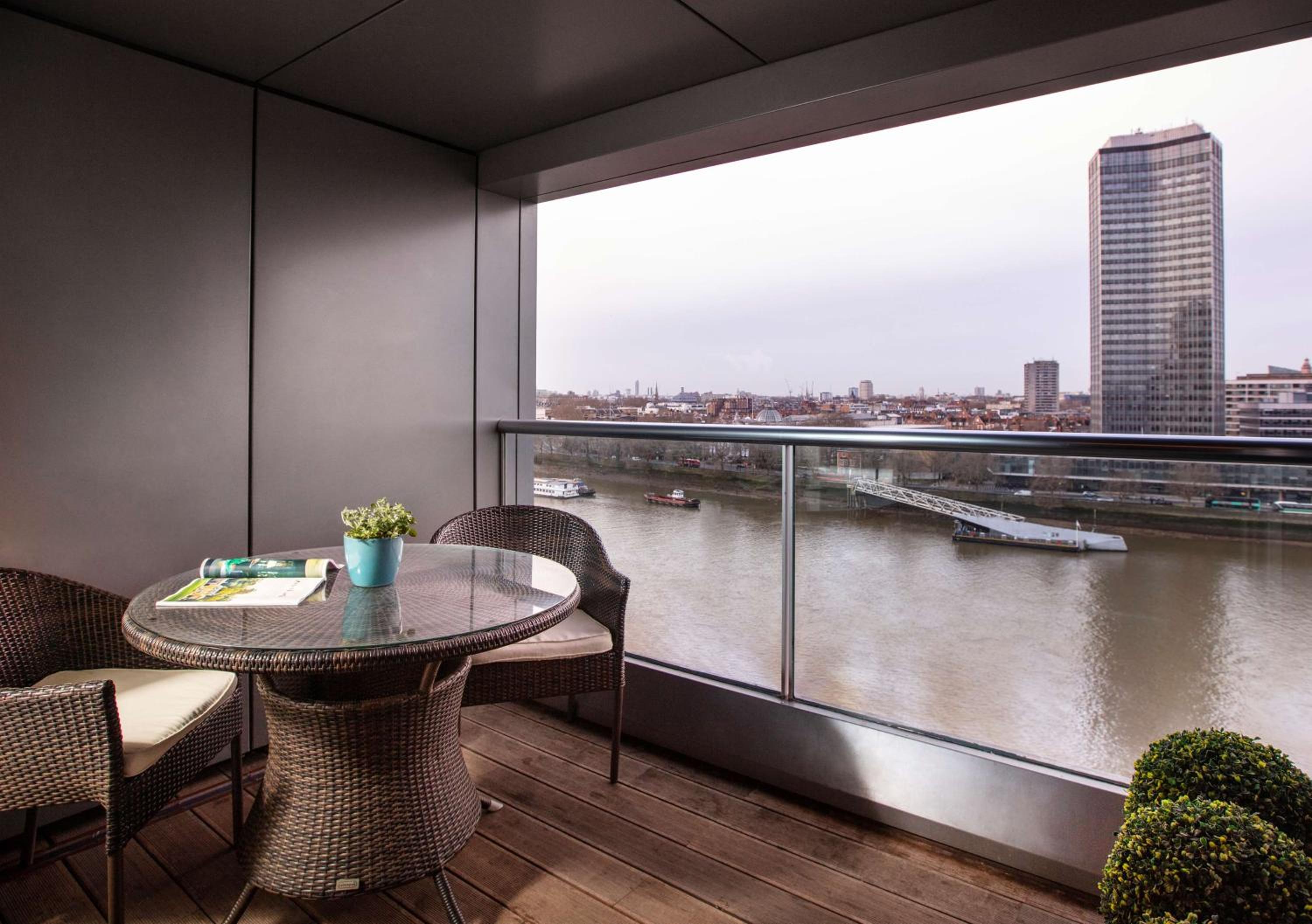 One-Bedroom Suite with Kitchenette and Balcony - River View photo 2