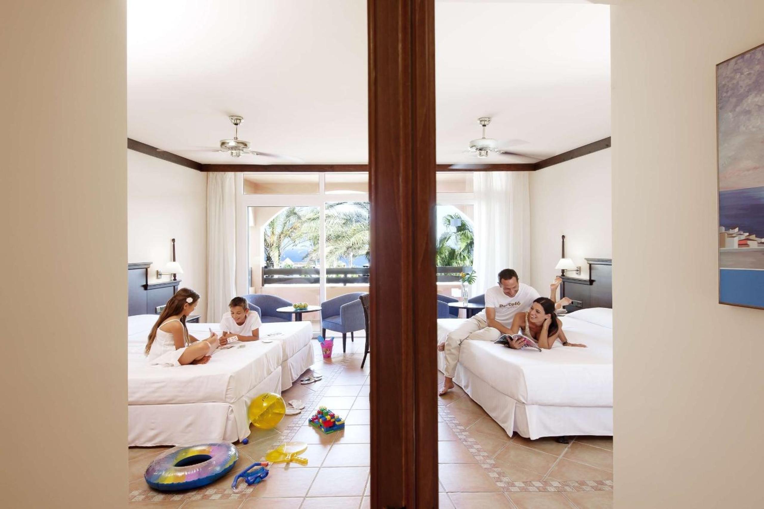 Family Room with Sea View (2 Adults + 2 Children) photo 3