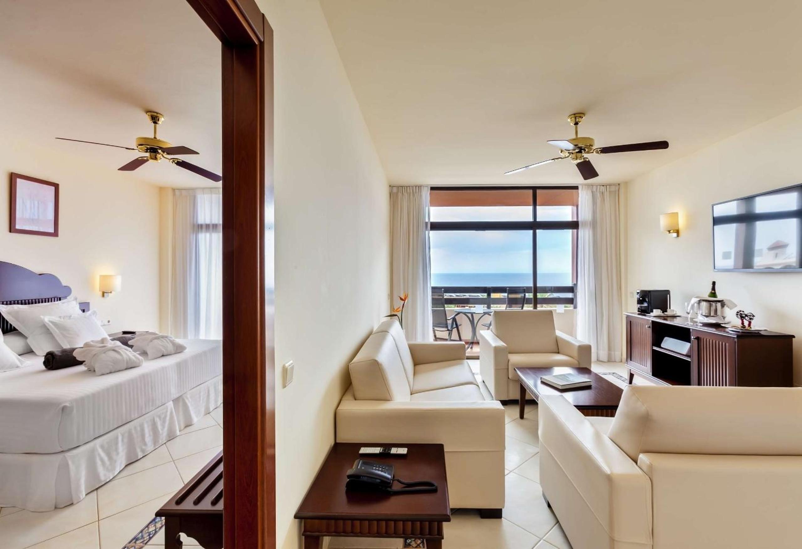 Deluxe Suite with Sea View - Photo 1