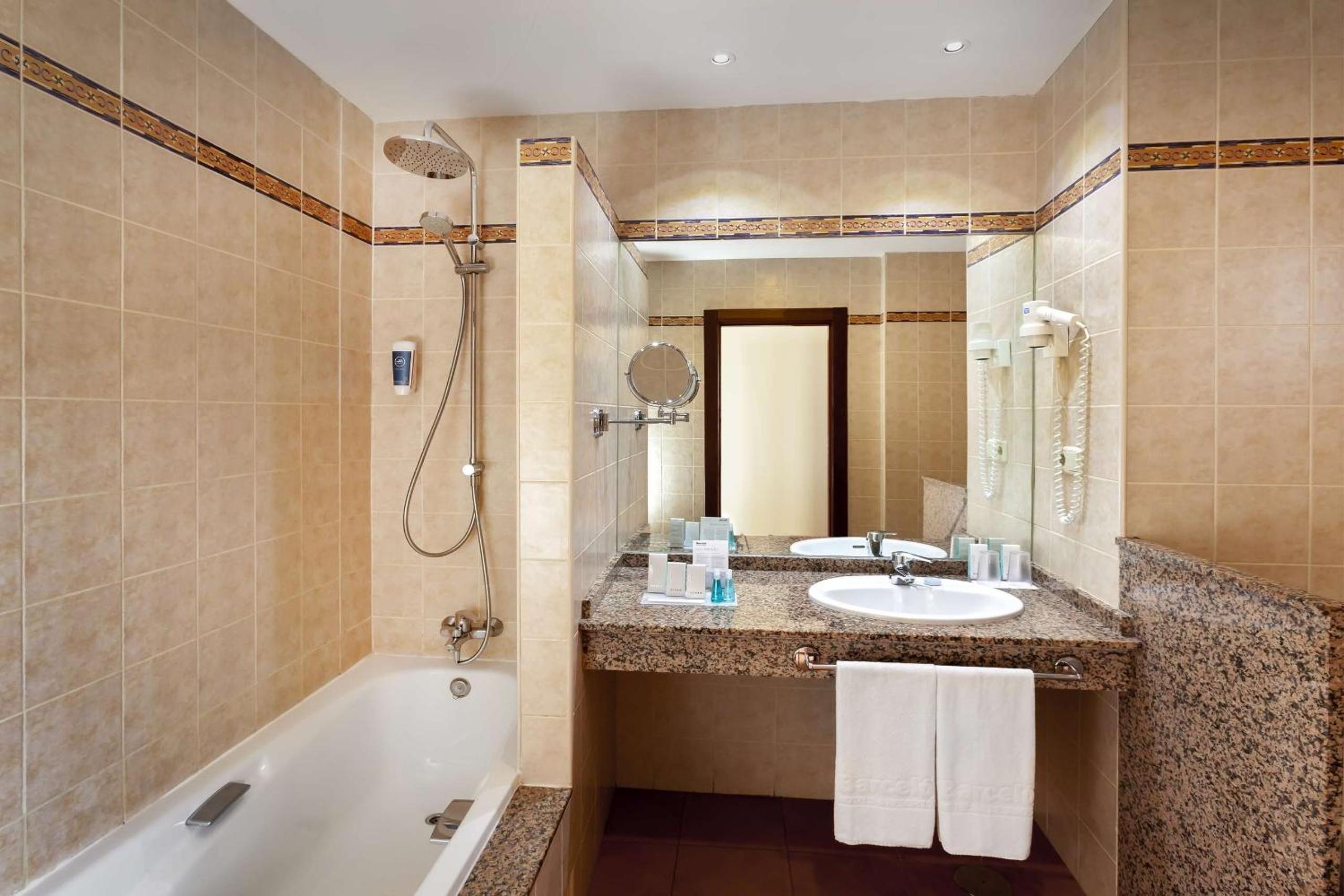 Double Room - Photo 2