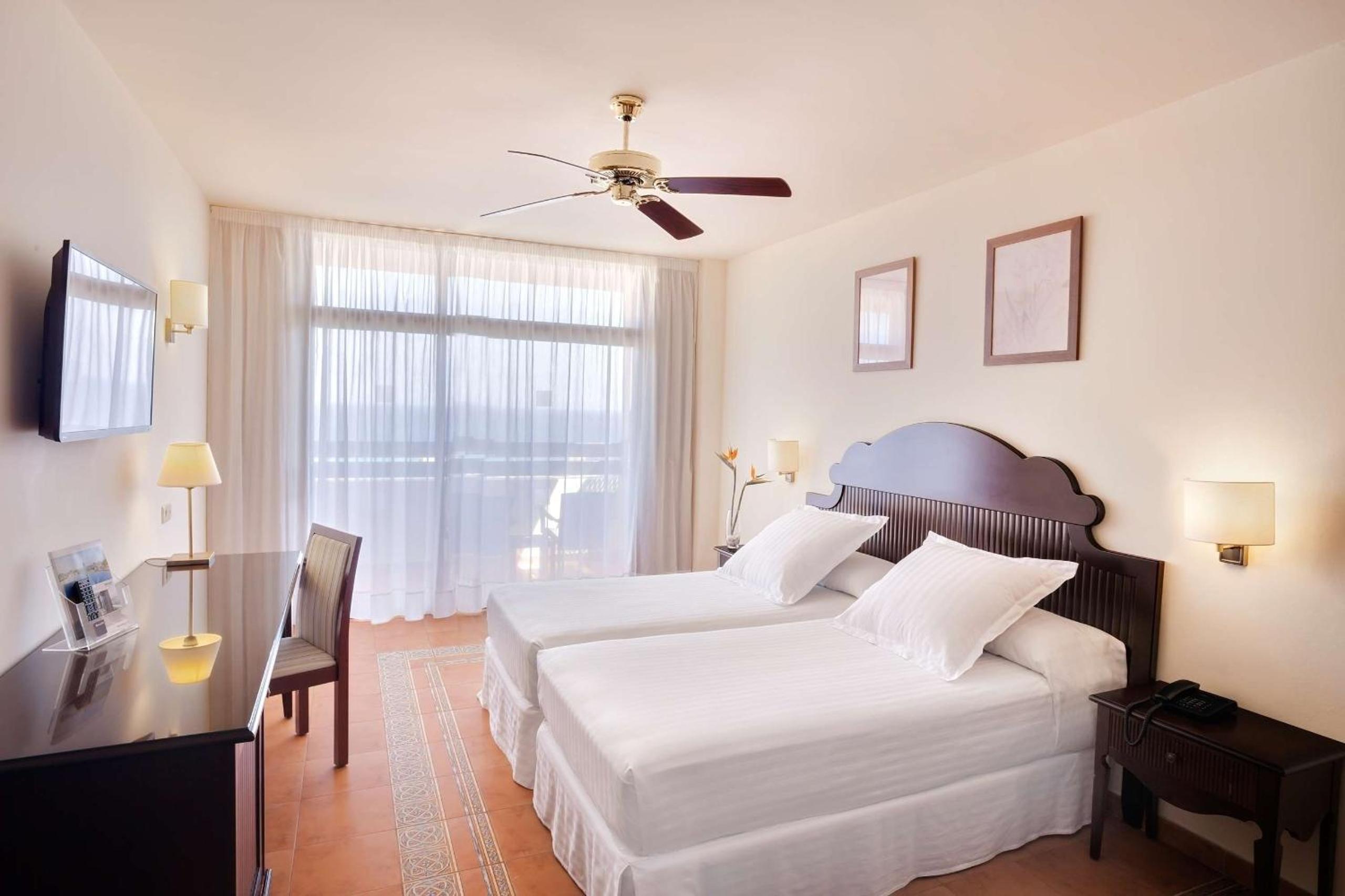 Double Room (1 Adult) - Photo 2