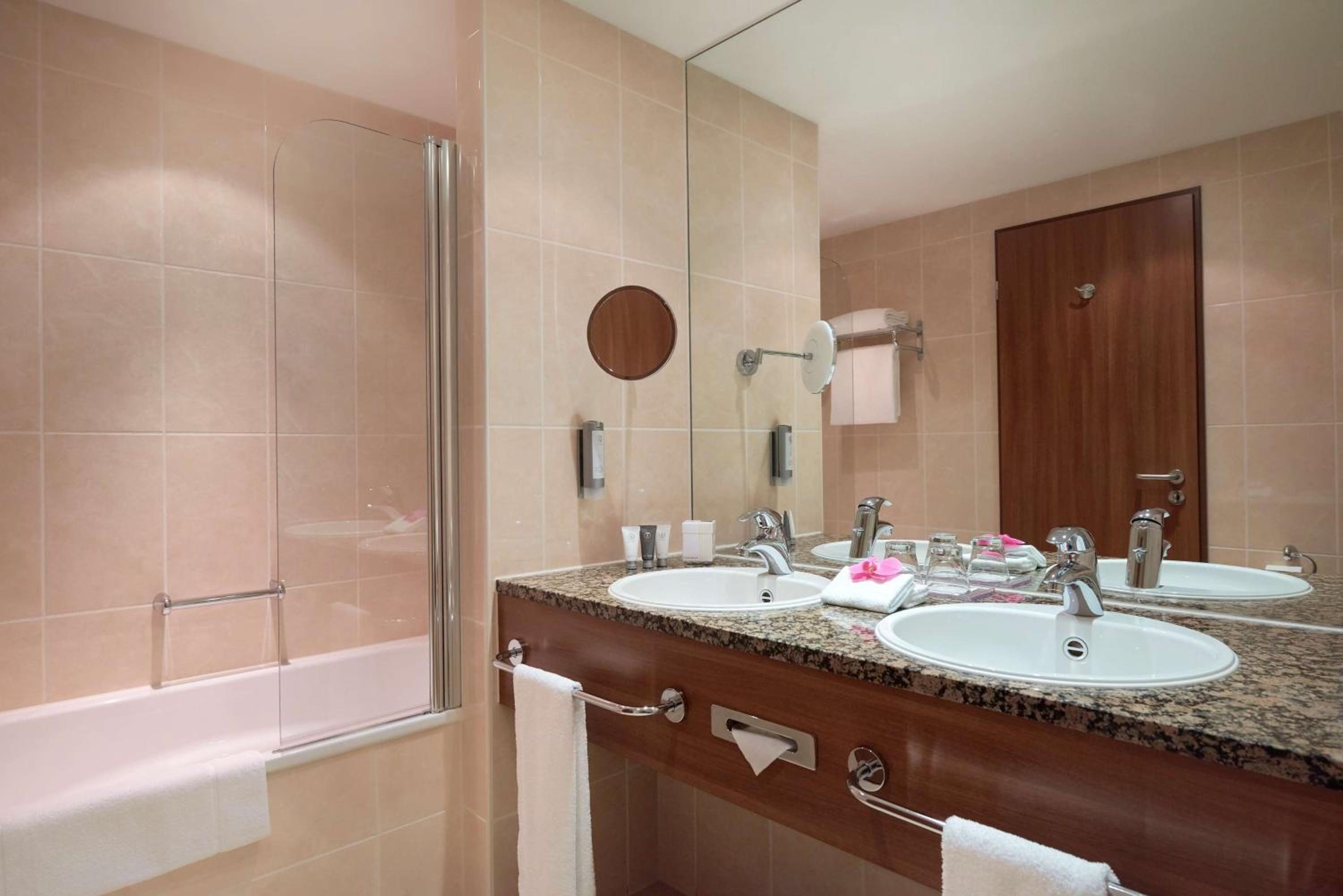Standard Double Room - Photo 6