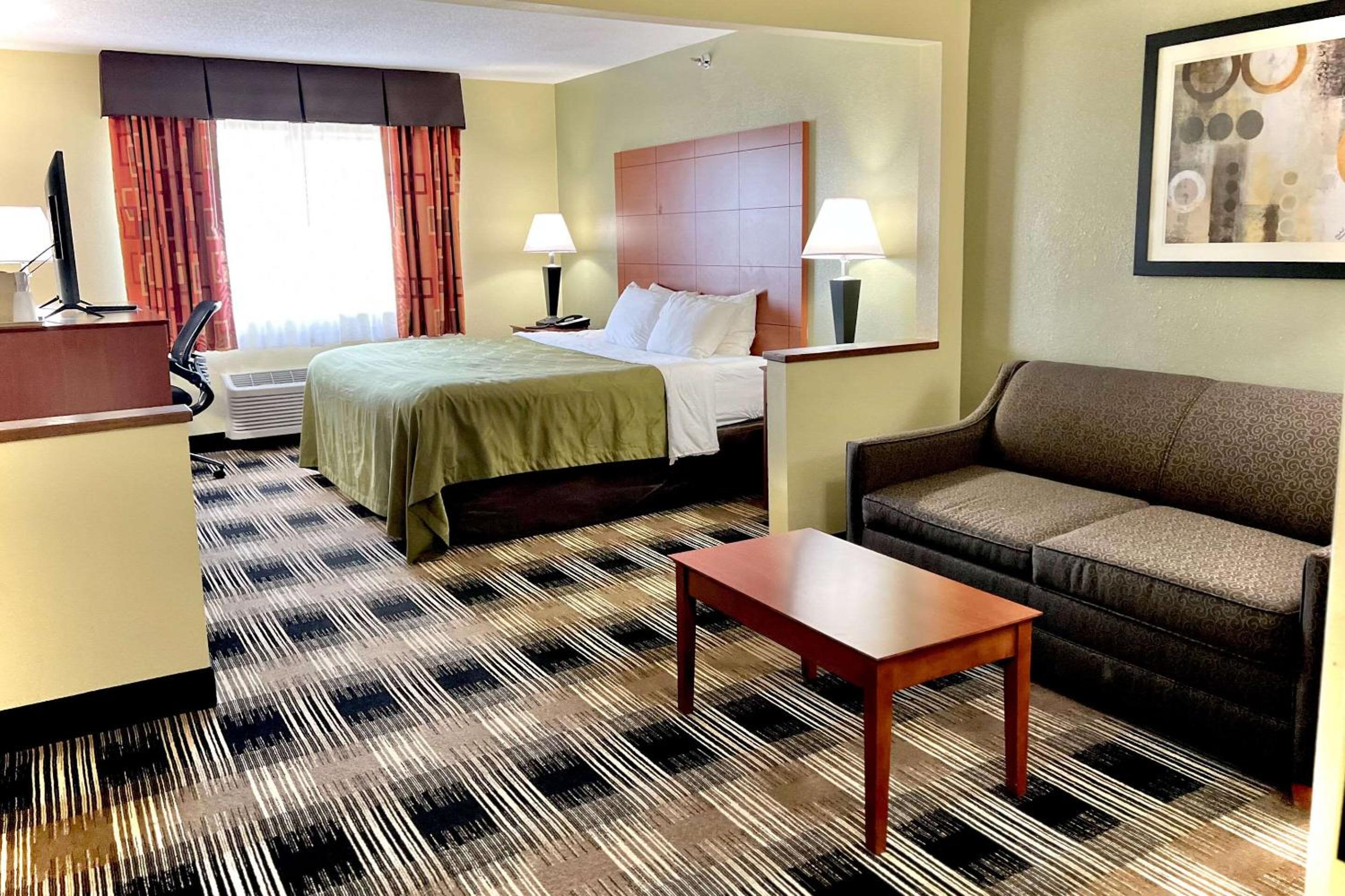 King Suite - Non-Smoking - Photo 1