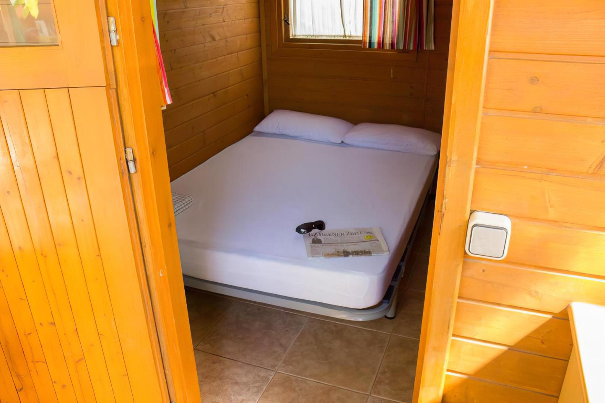 Bungalow Pequeño (2 Adultos) con Baño Compartido