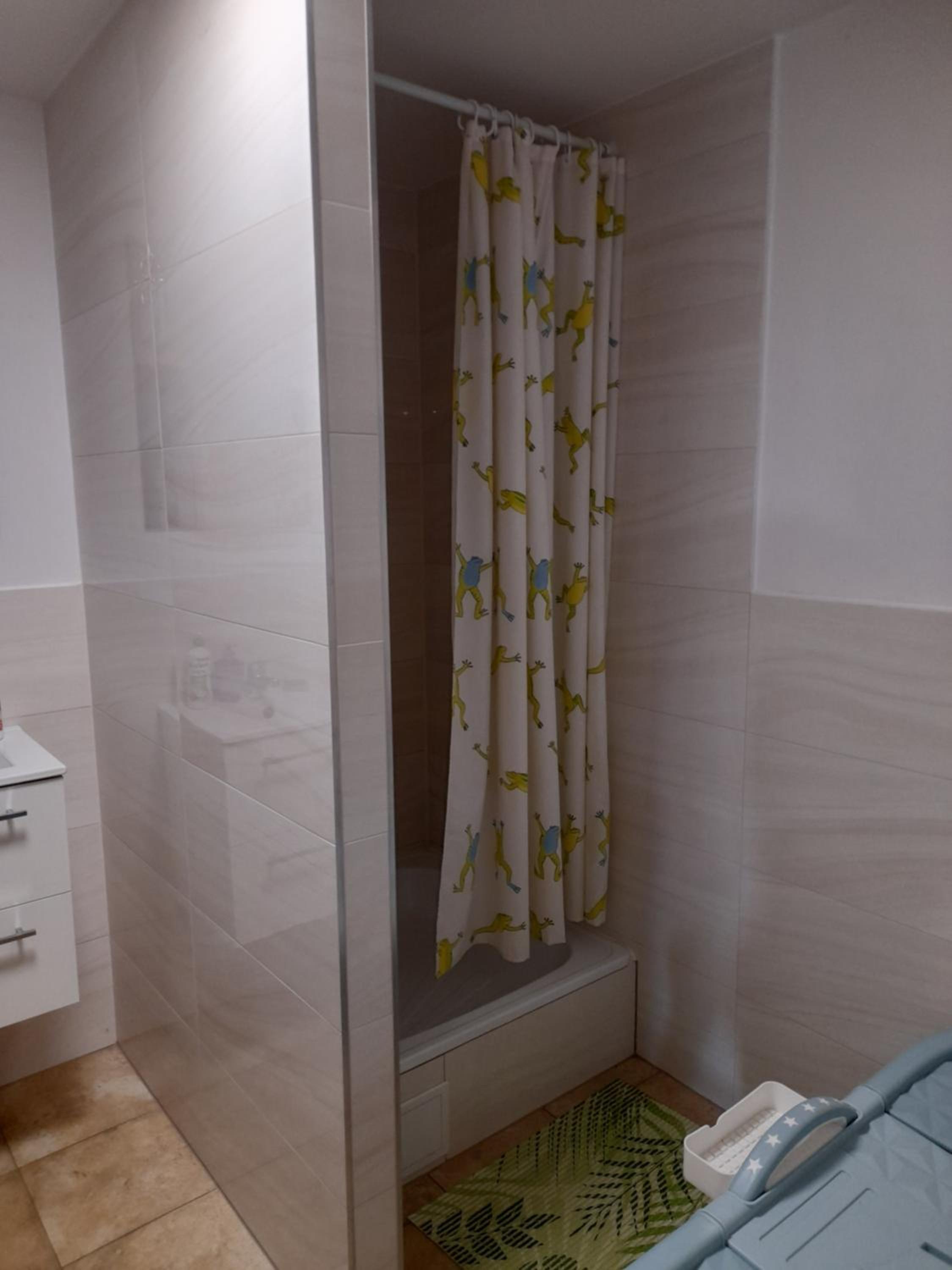 Family Room with Bathroom photo 1