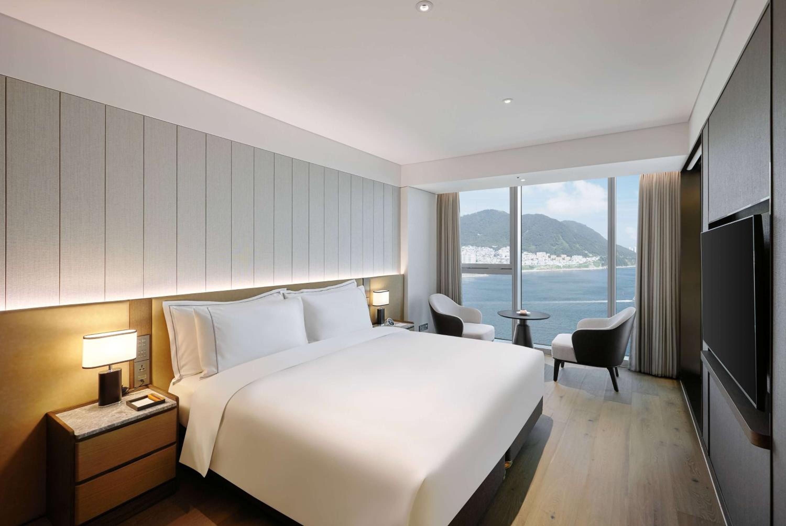 Executive King Room - Non-Smoking - Photo 1