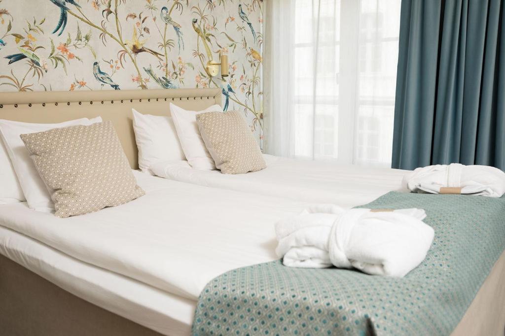 Two-Bedroom King Suite with One Queen Bed - Non-Smoking photo 2