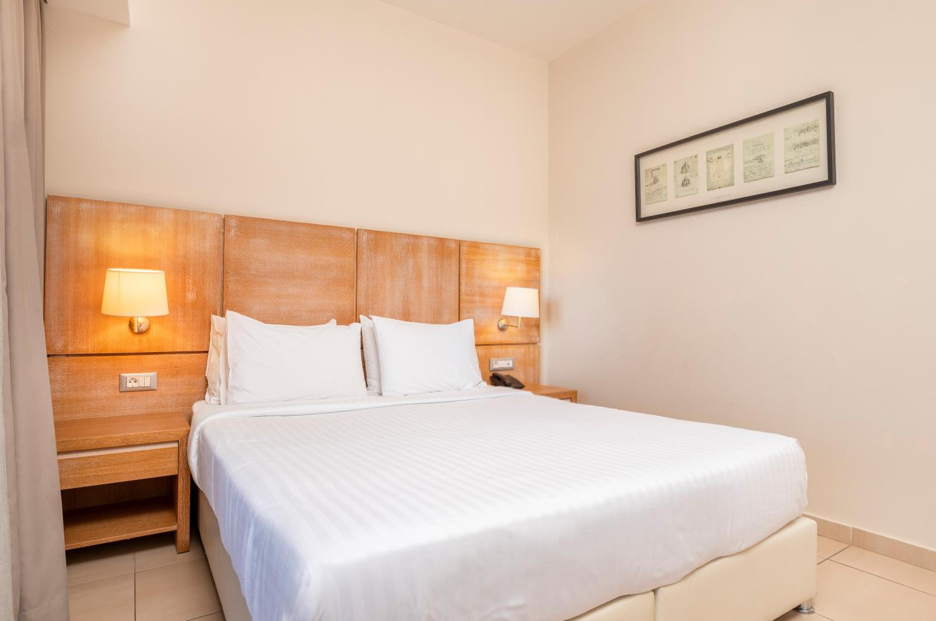 One-Bedroom Suite thumbnail 5