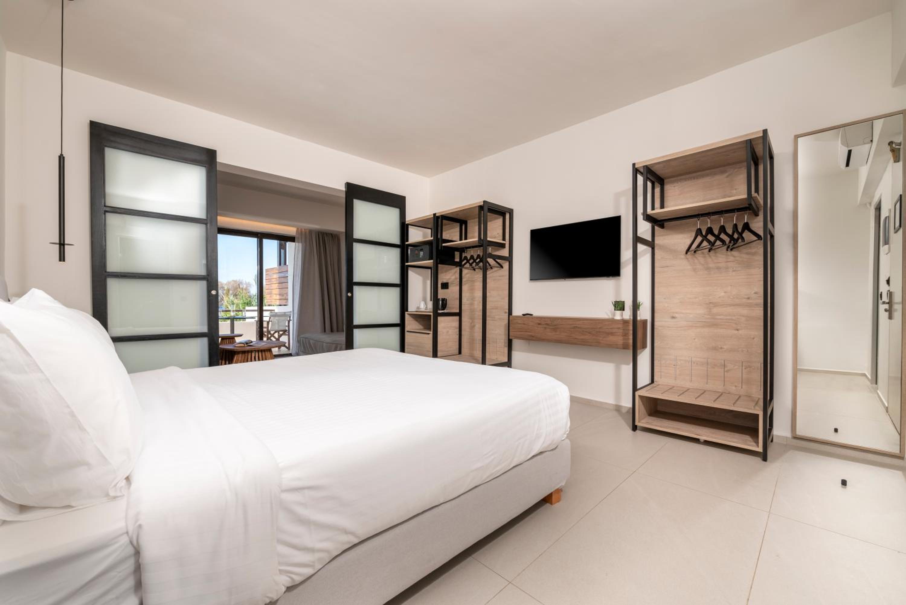 One-Bedroom Suite with Sea View