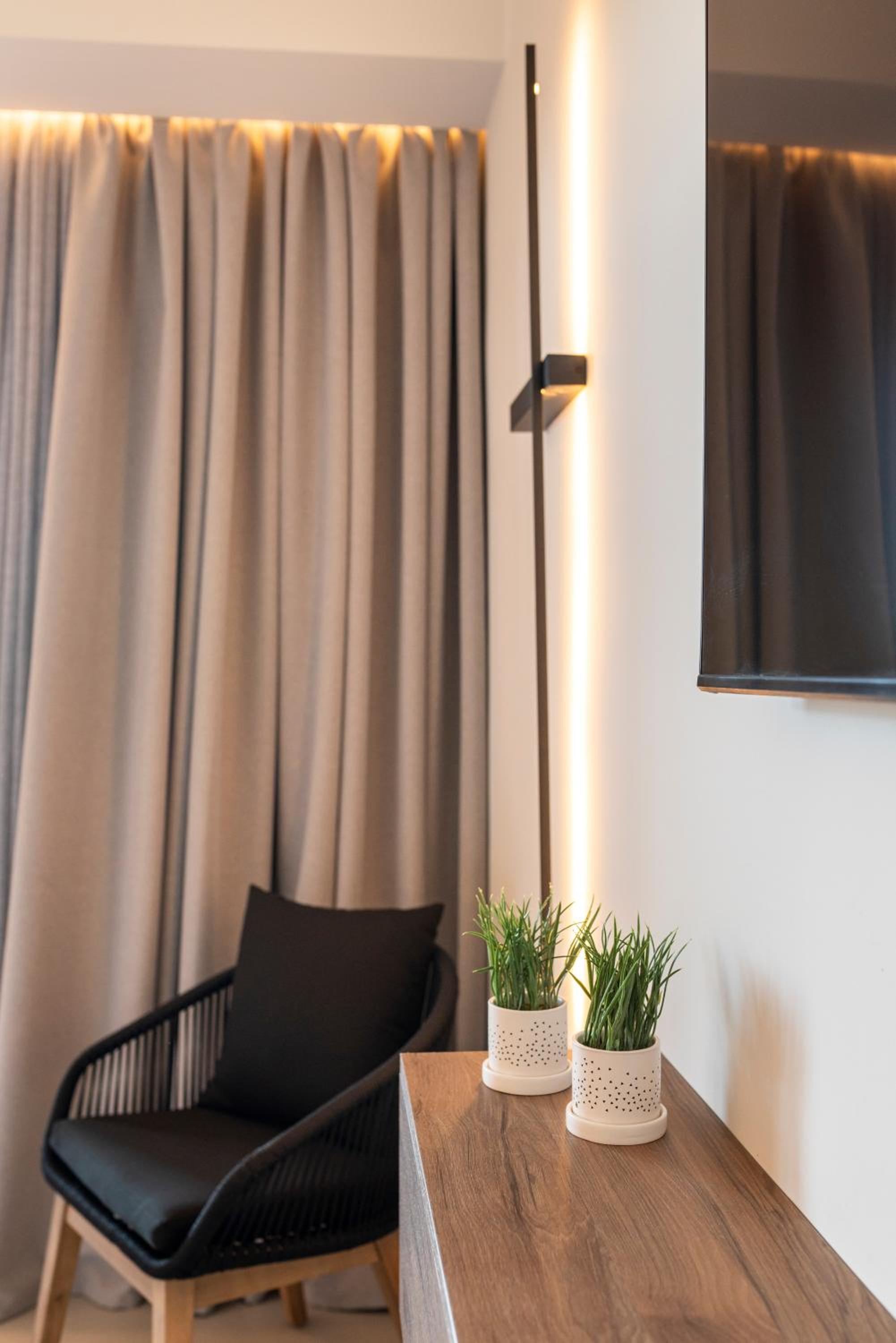 One-Bedroom Suite with Sea View thumbnail 5
