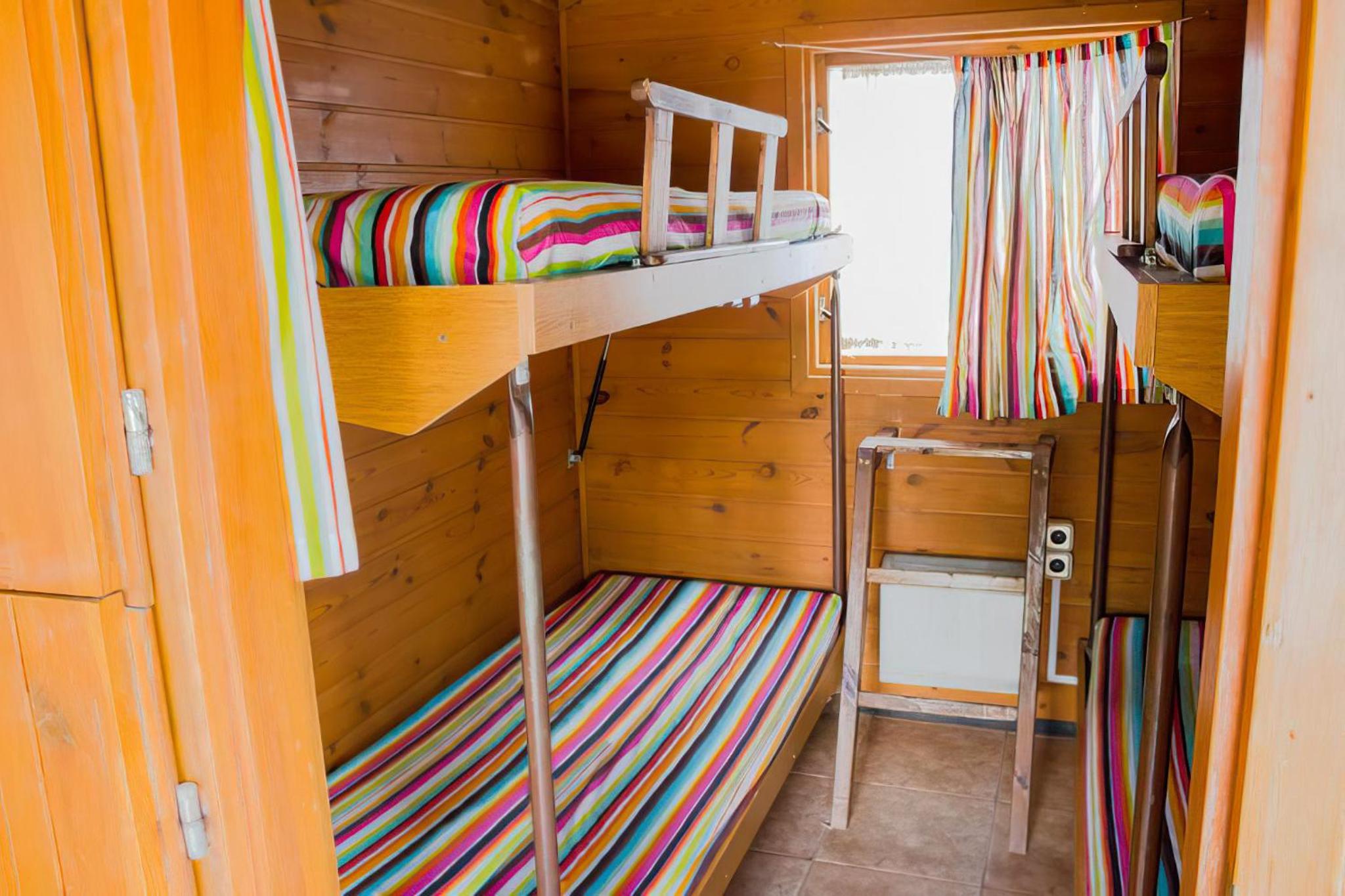Bungalow Pequeño (4 Adultos) con Baño Compartido