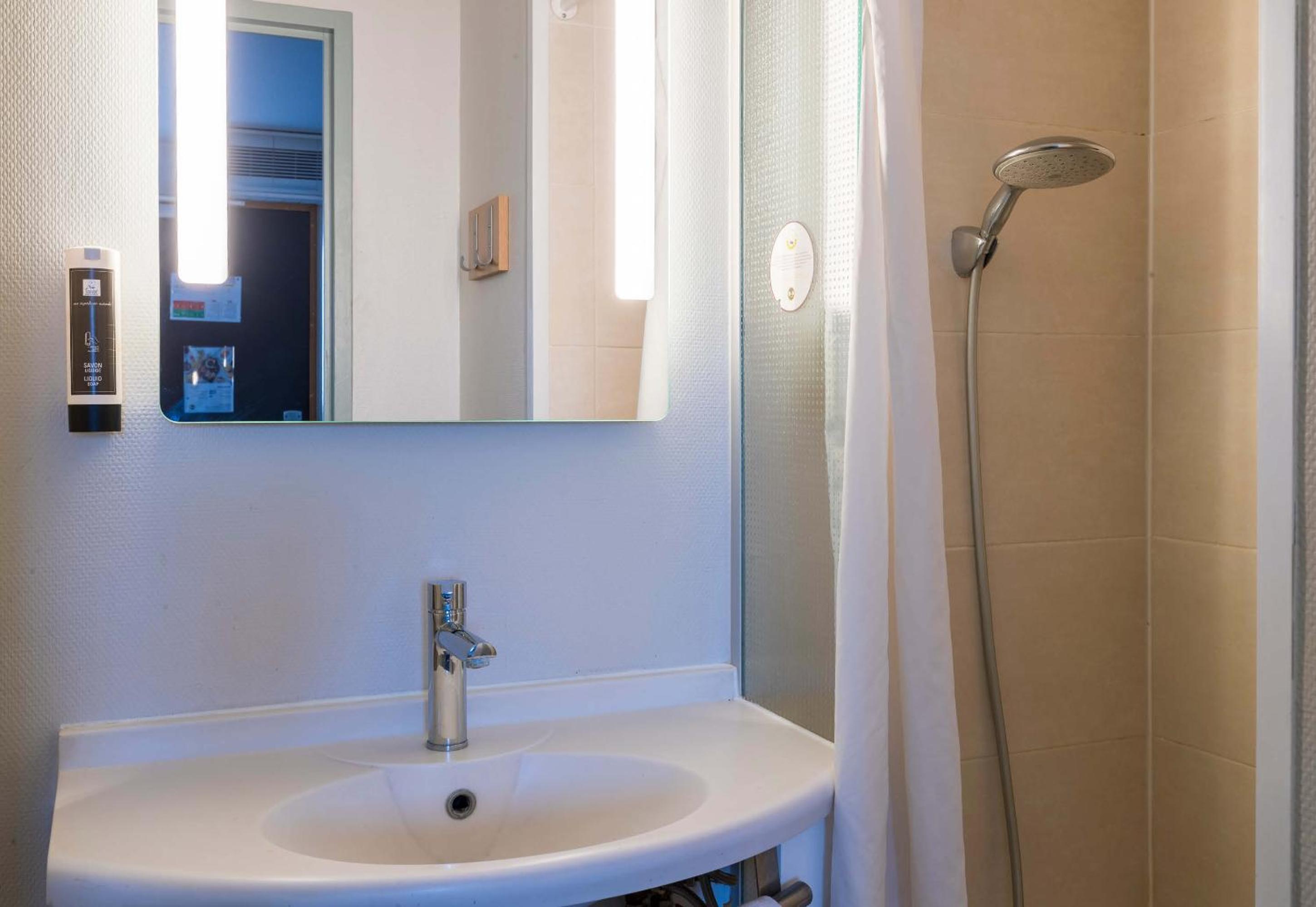Double Room - Photo 5