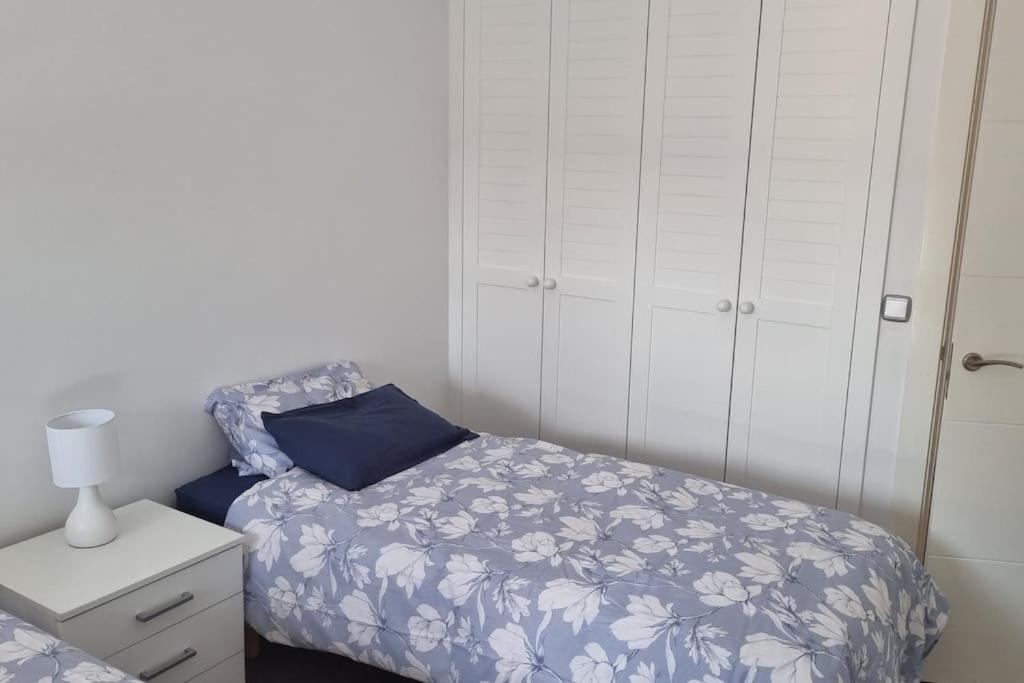 Apartamento de Tres Habitaciones - Frente al Mar