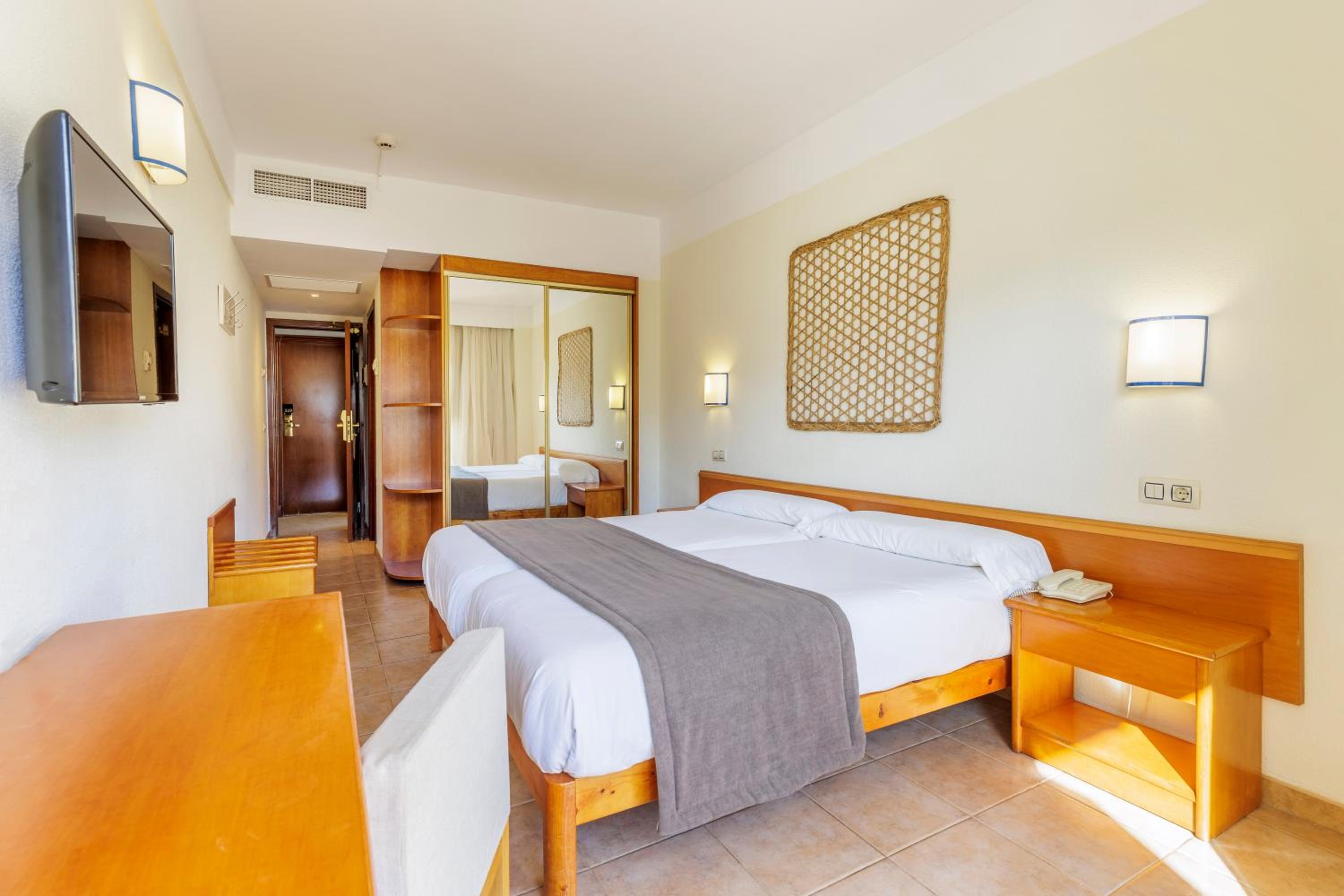 Double or Twin Room with a balcony - Photo 1