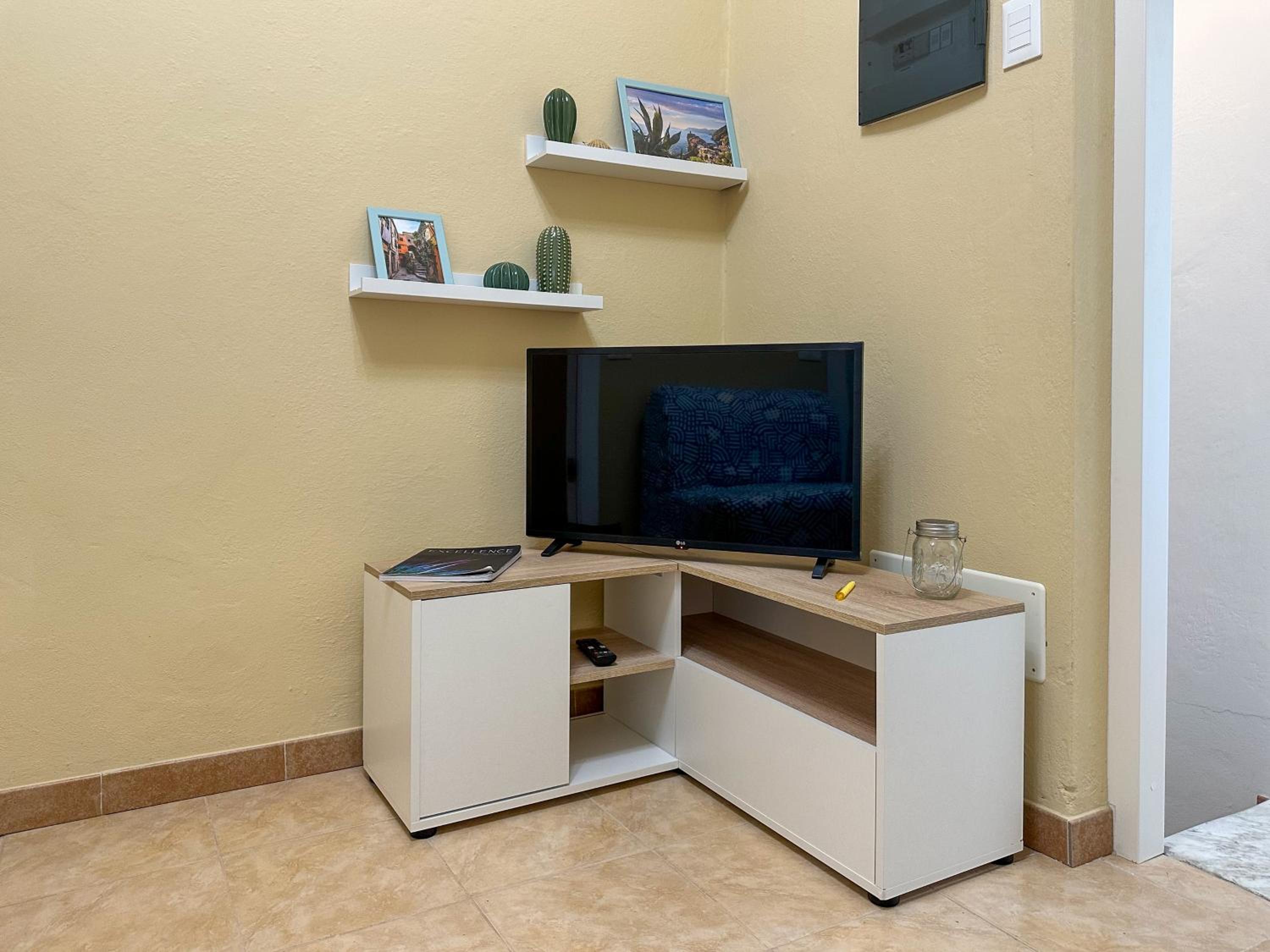 Two-Bedroom Apartment - Photo 31