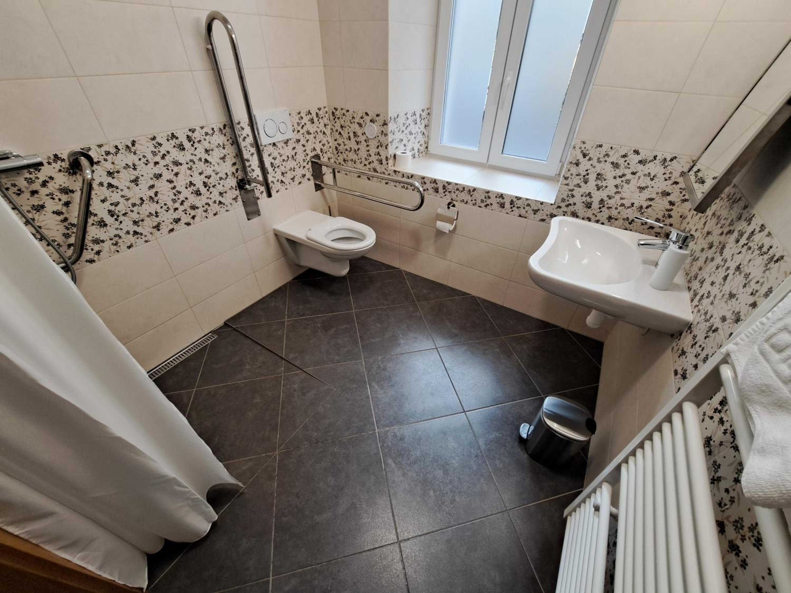 Double Room - Disability Access photo 2
