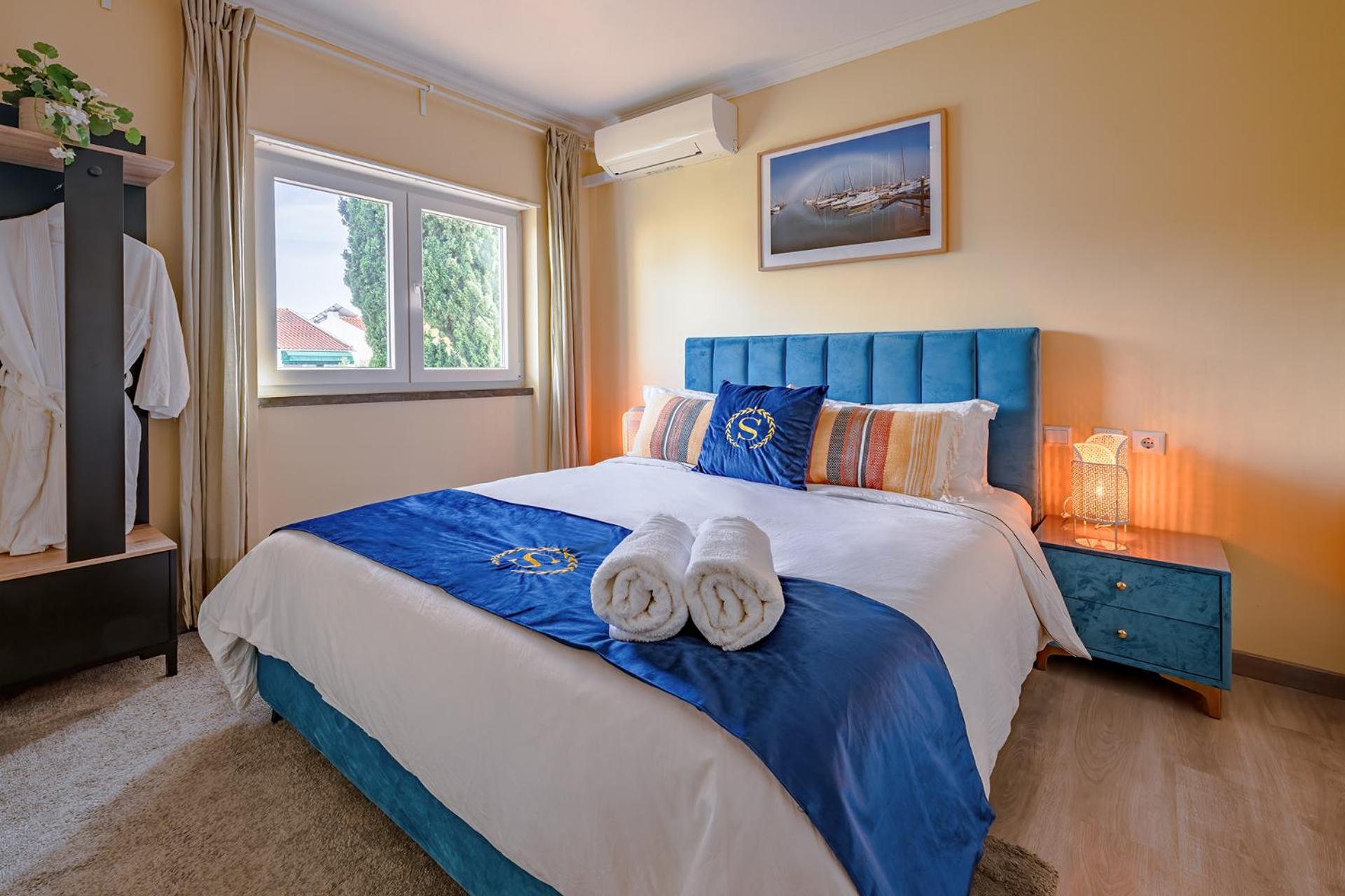Queen Room with Pool View