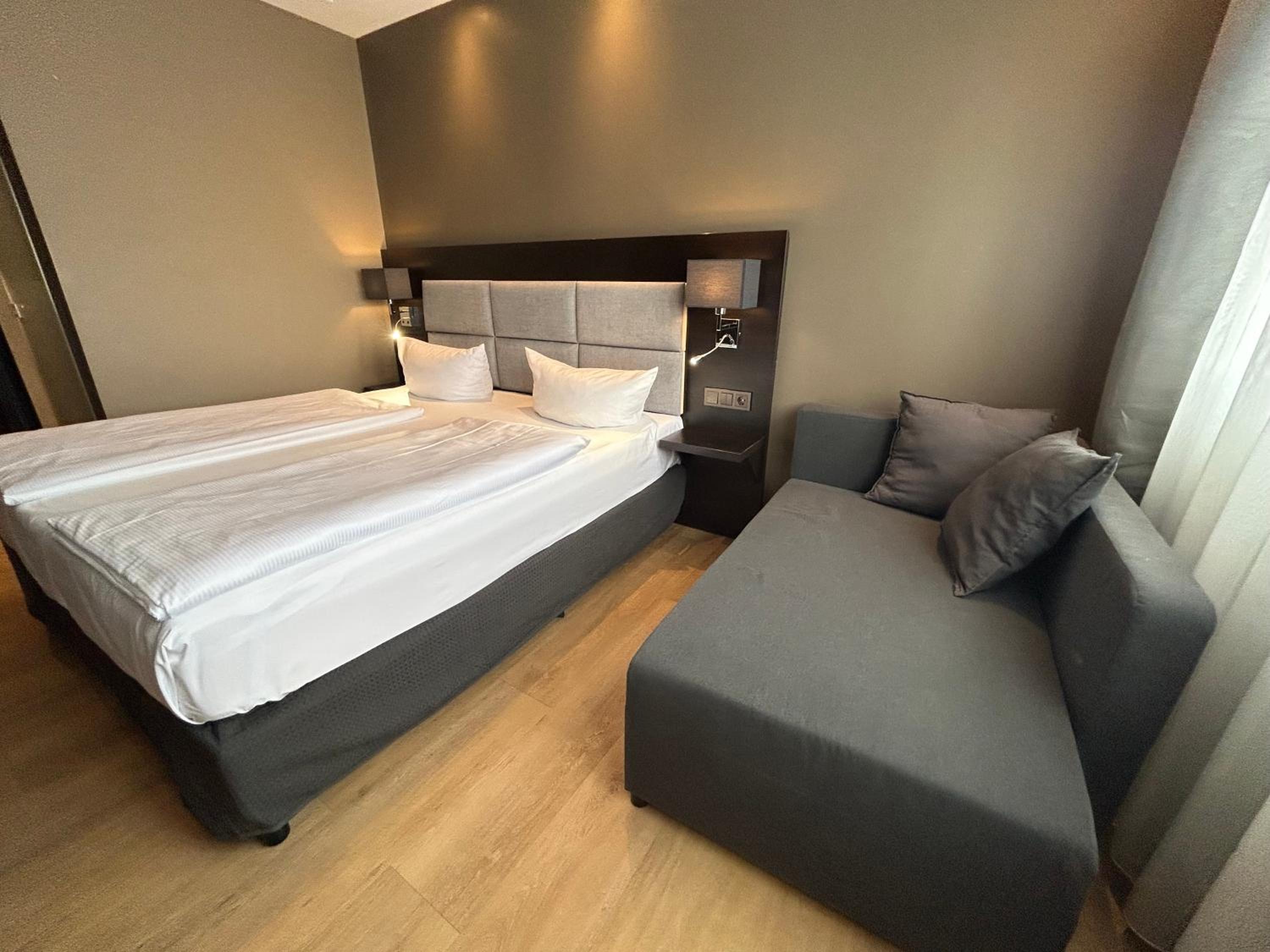 Double Room - Photo 3