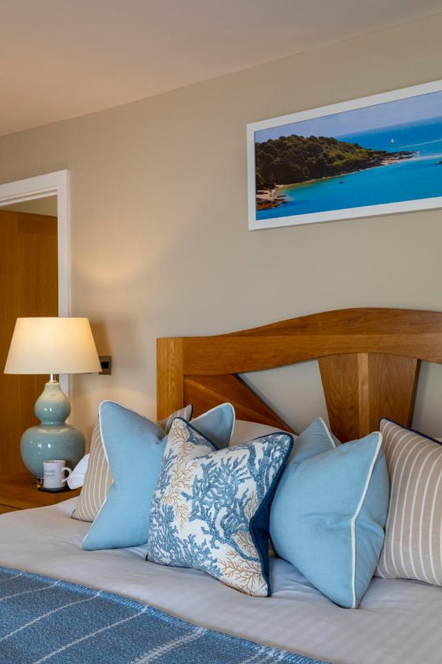 Deluxe Double Room with Side Sea View photo 1