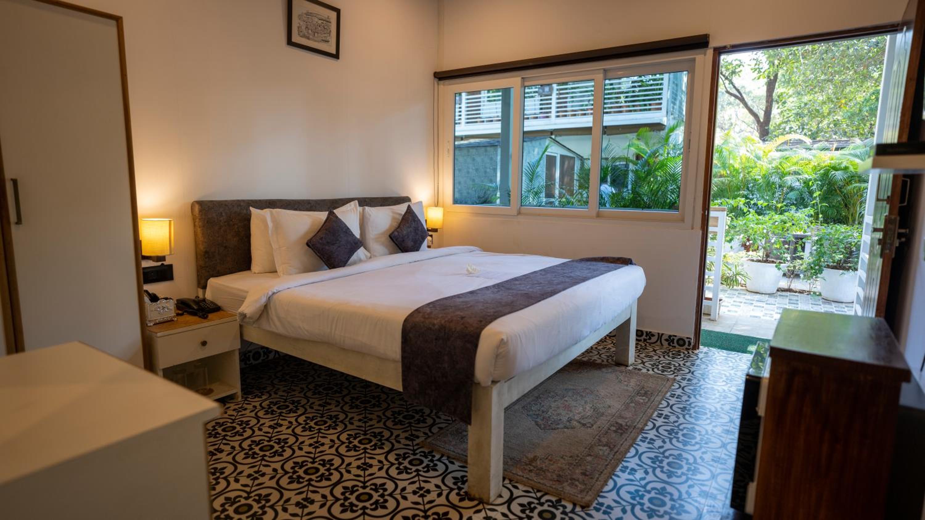 Deluxe Room with Pool View - Photo 1