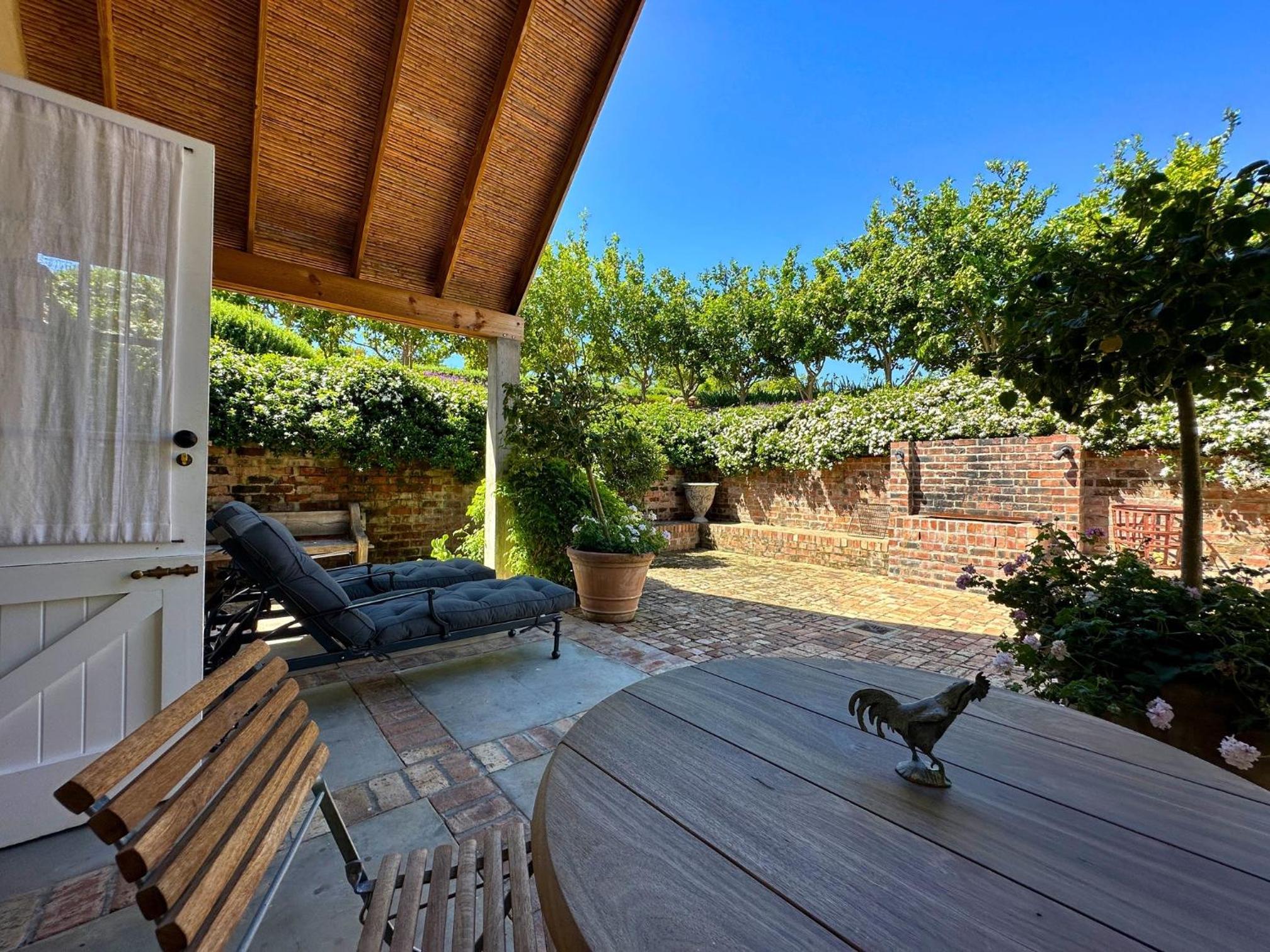 Standard Twin Room with Garden View photo 2
