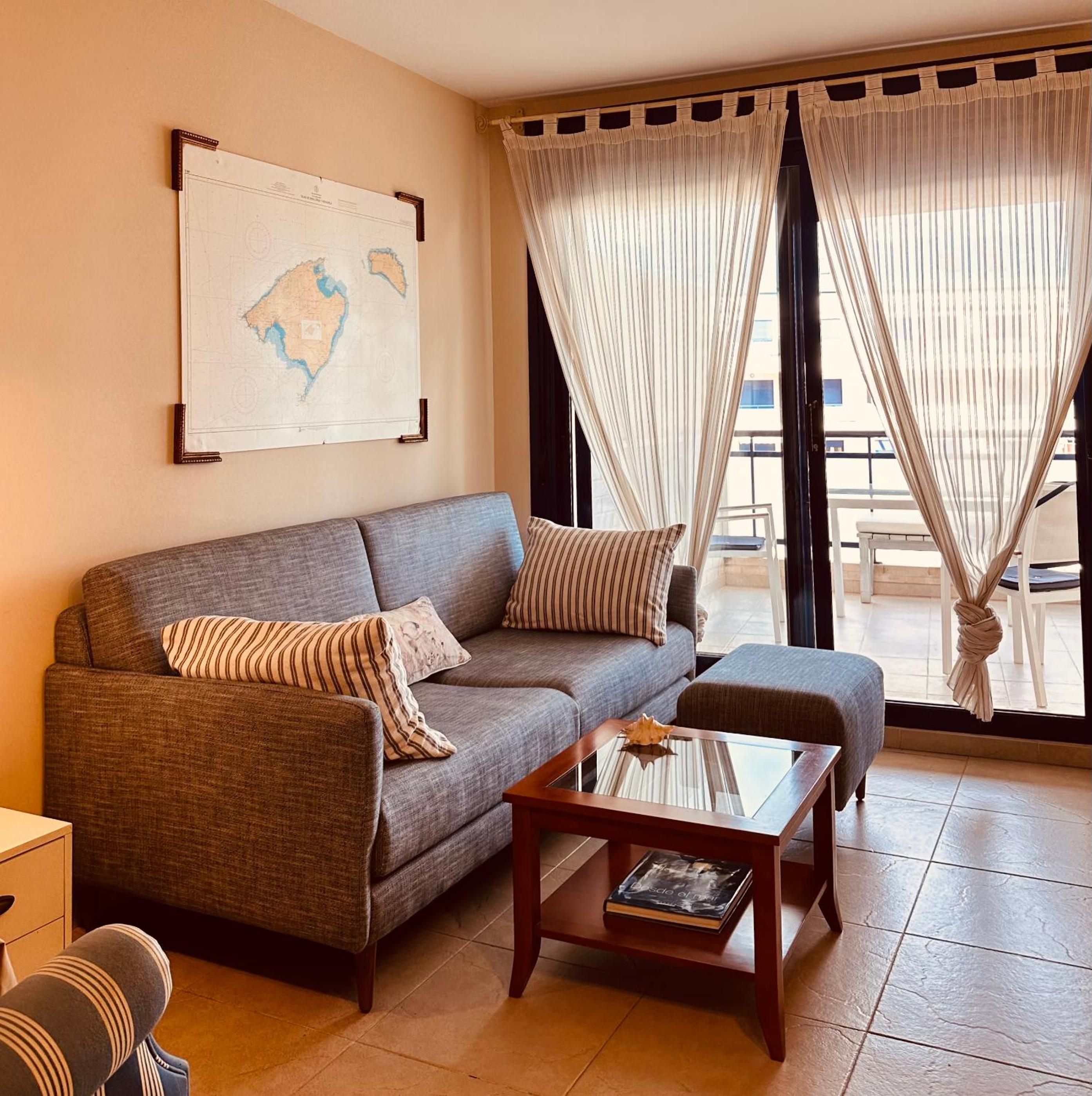 Apartamento con Terraza y Vistas al Mar