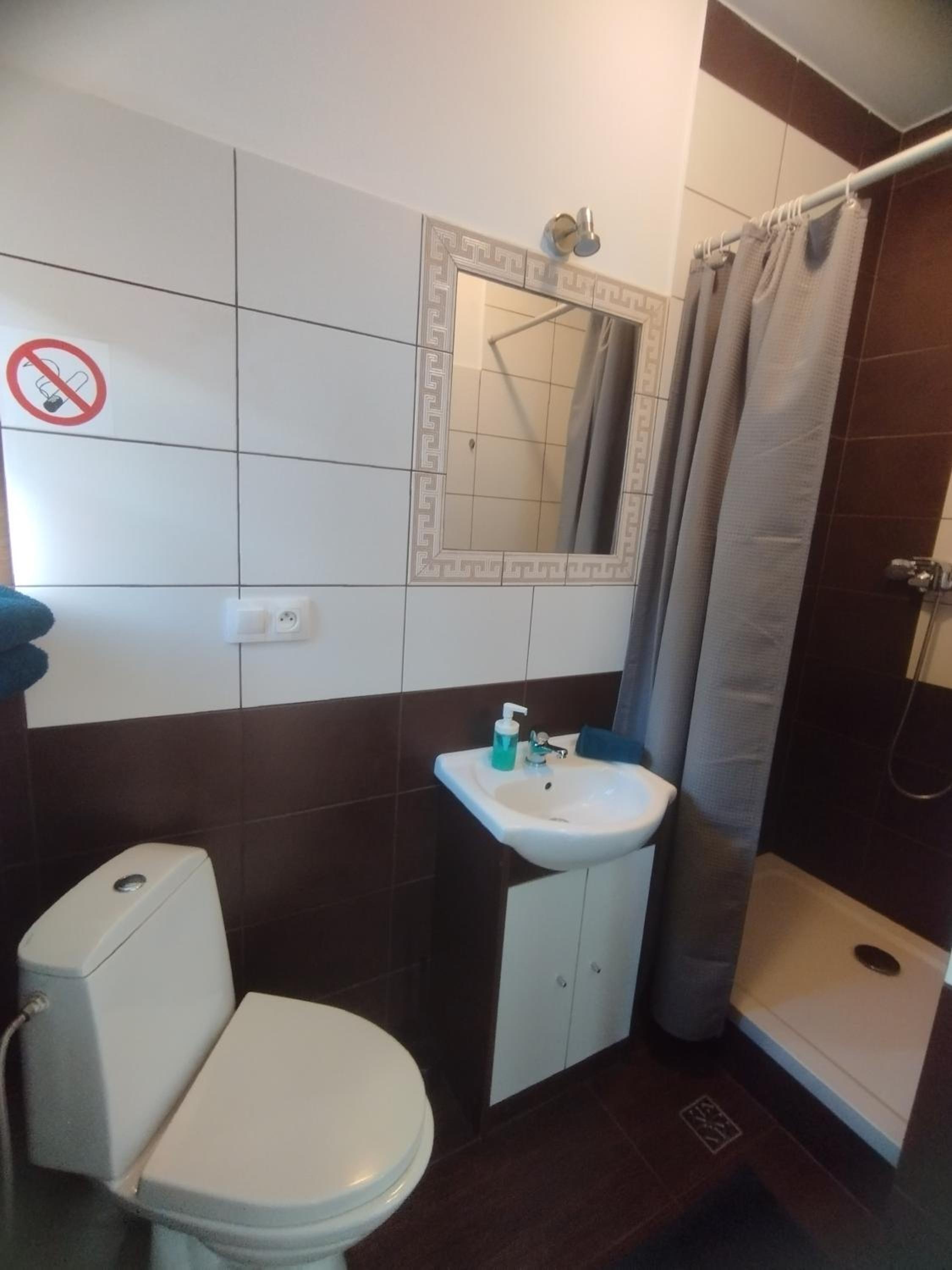 Comfort Triple Room with Shower - Photo 7