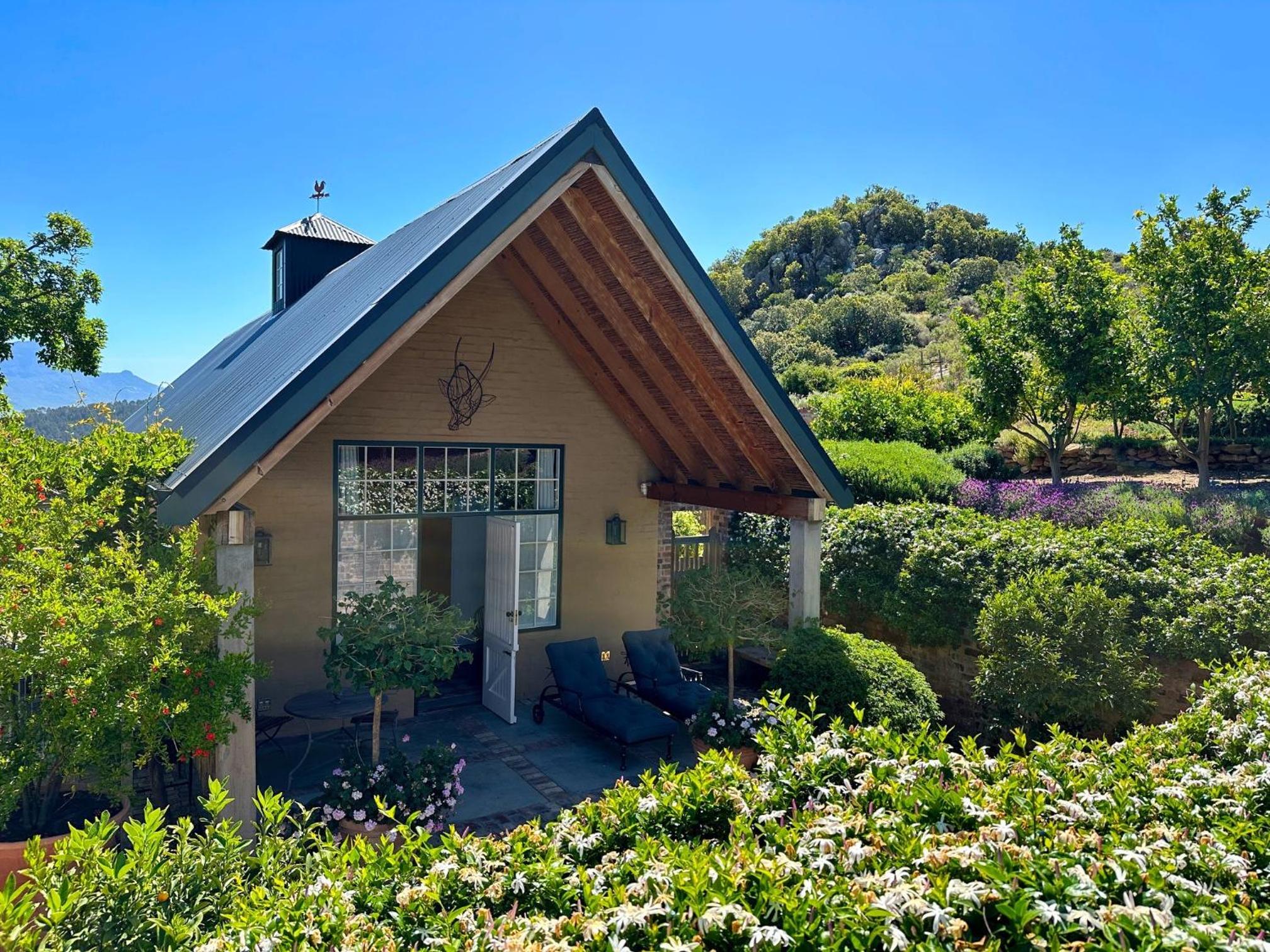 Standard Twin Room with Garden View photo 3