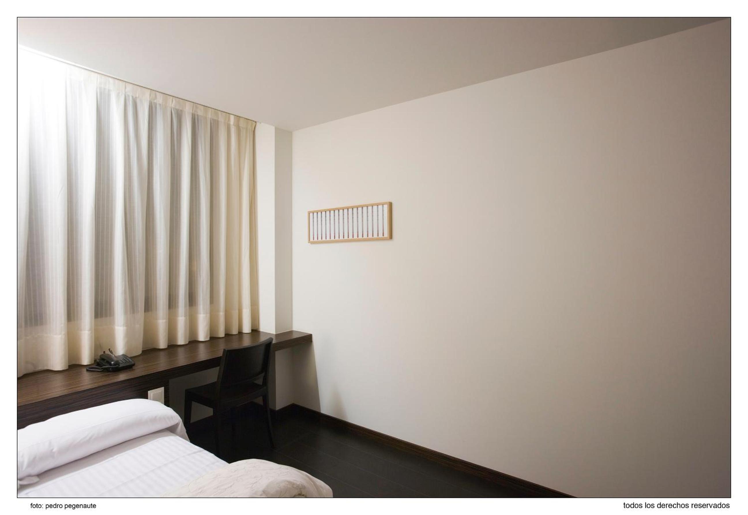 1 Single Bed photo 3