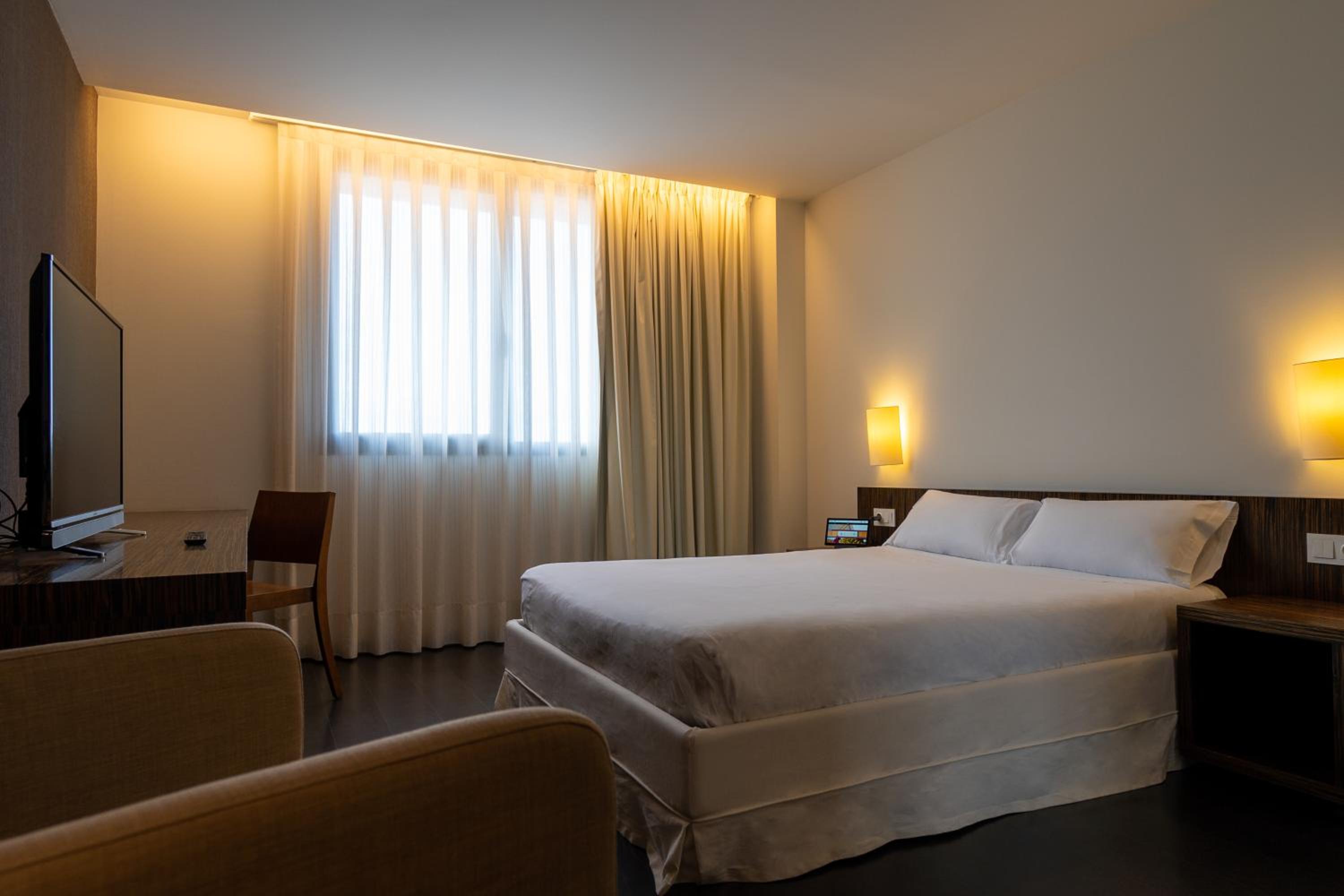 1 Double Bed - Photo 6