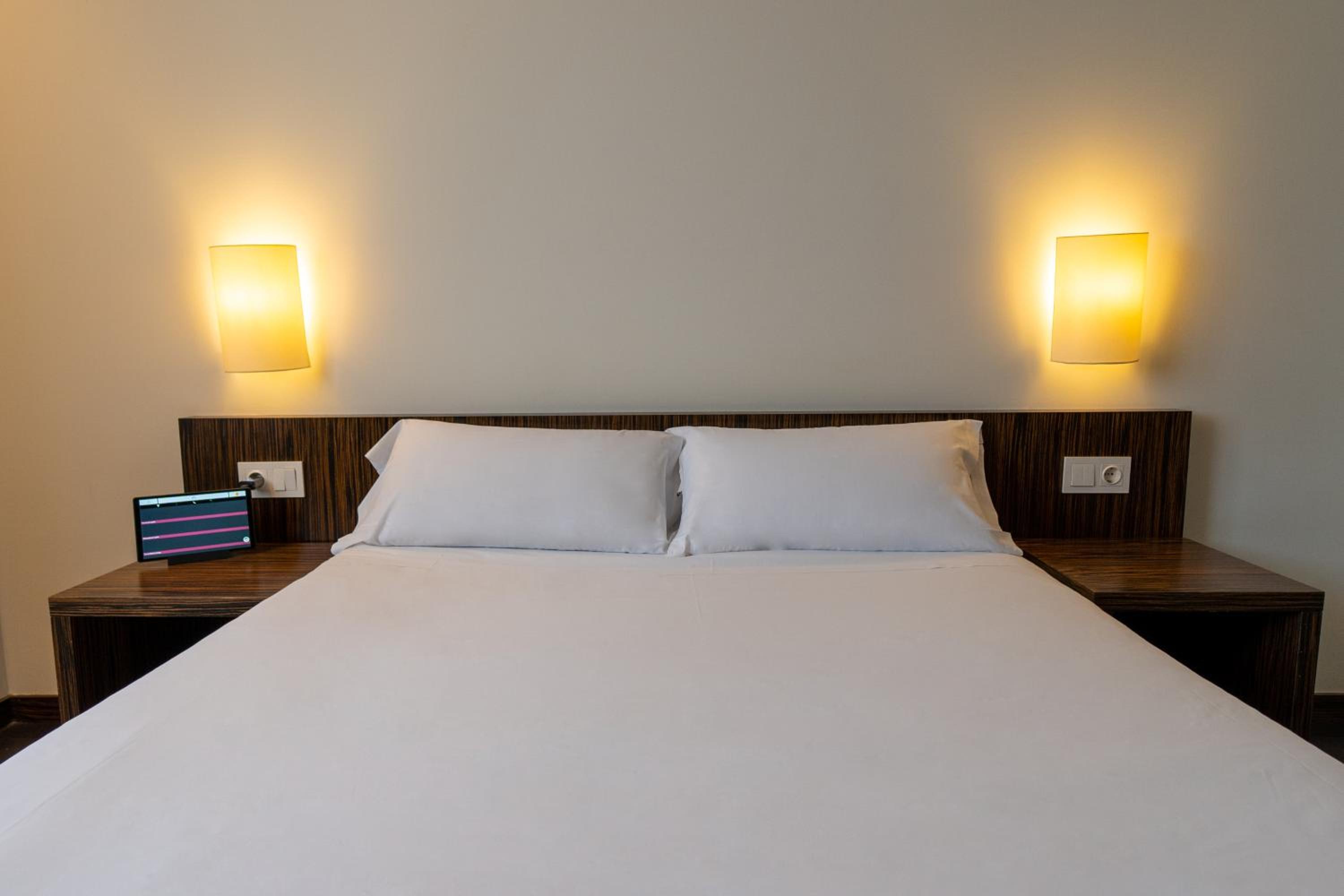 1 Double Bed - Photo 1