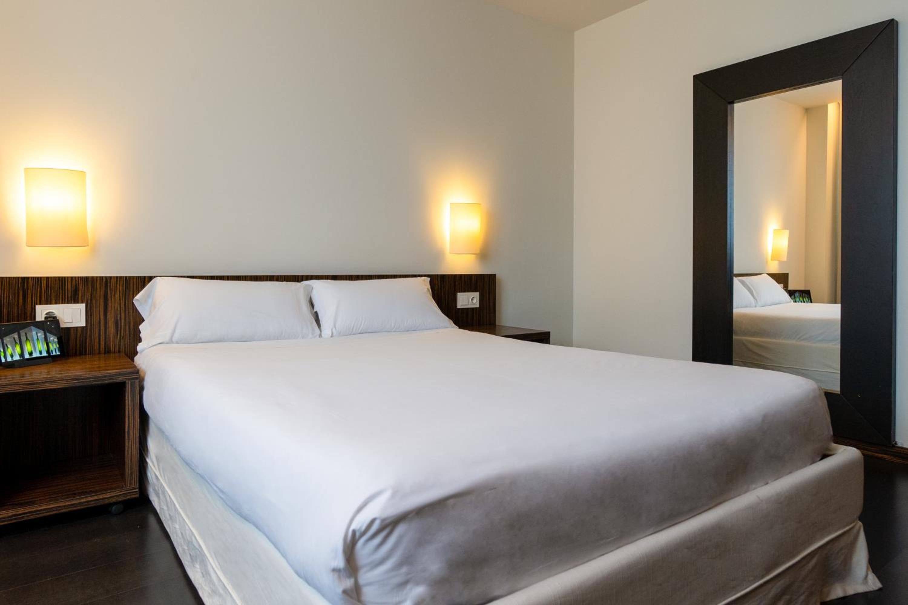 1 Double Bed - Photo 3