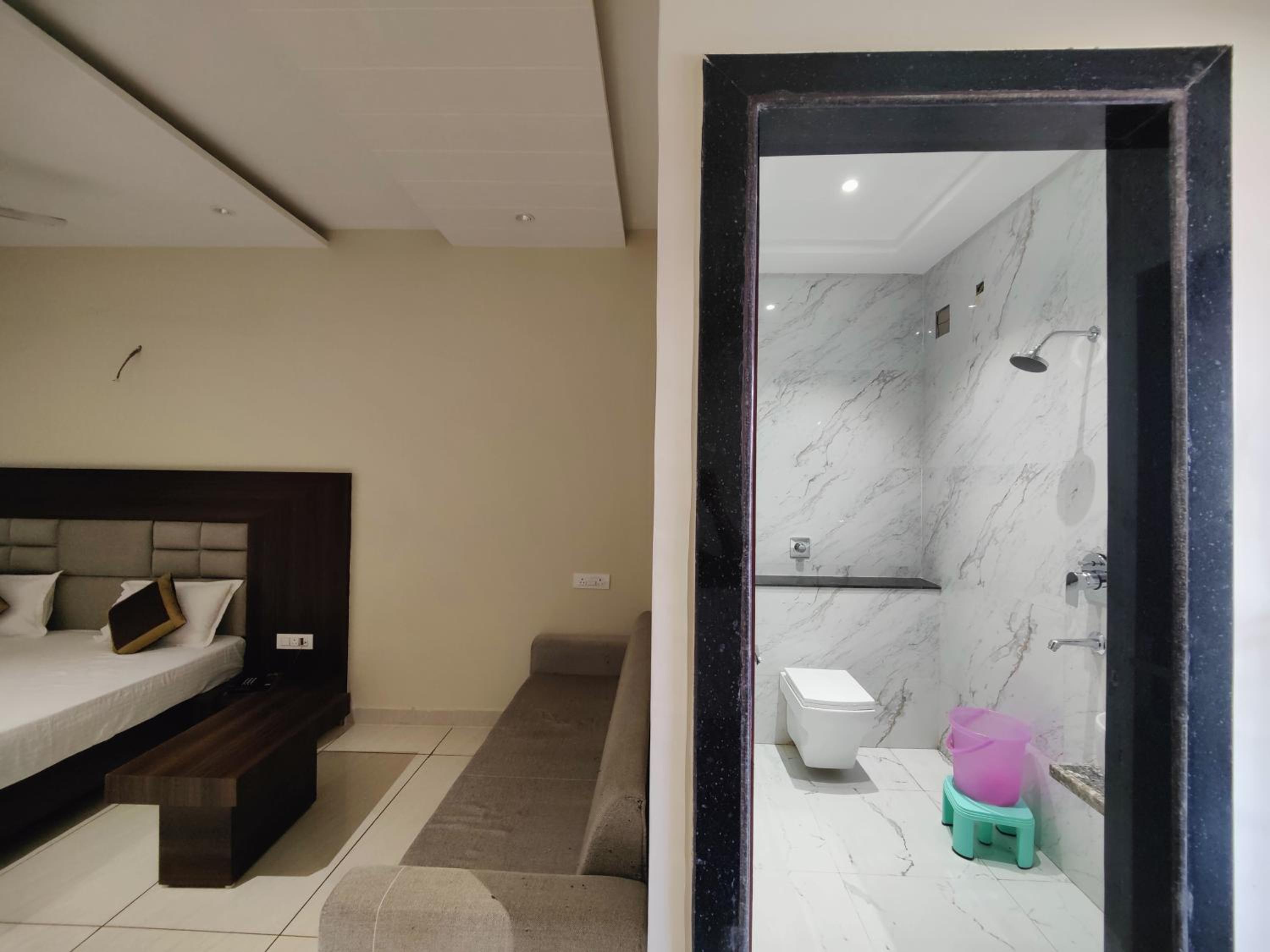 Double Room - Photo 9