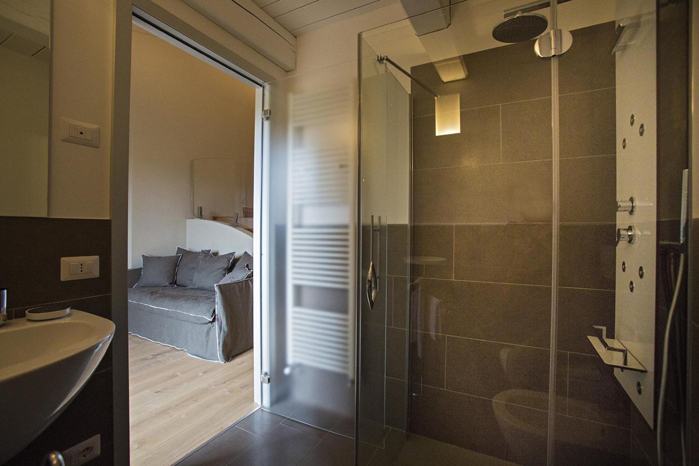 Superior Suite - Photo 11