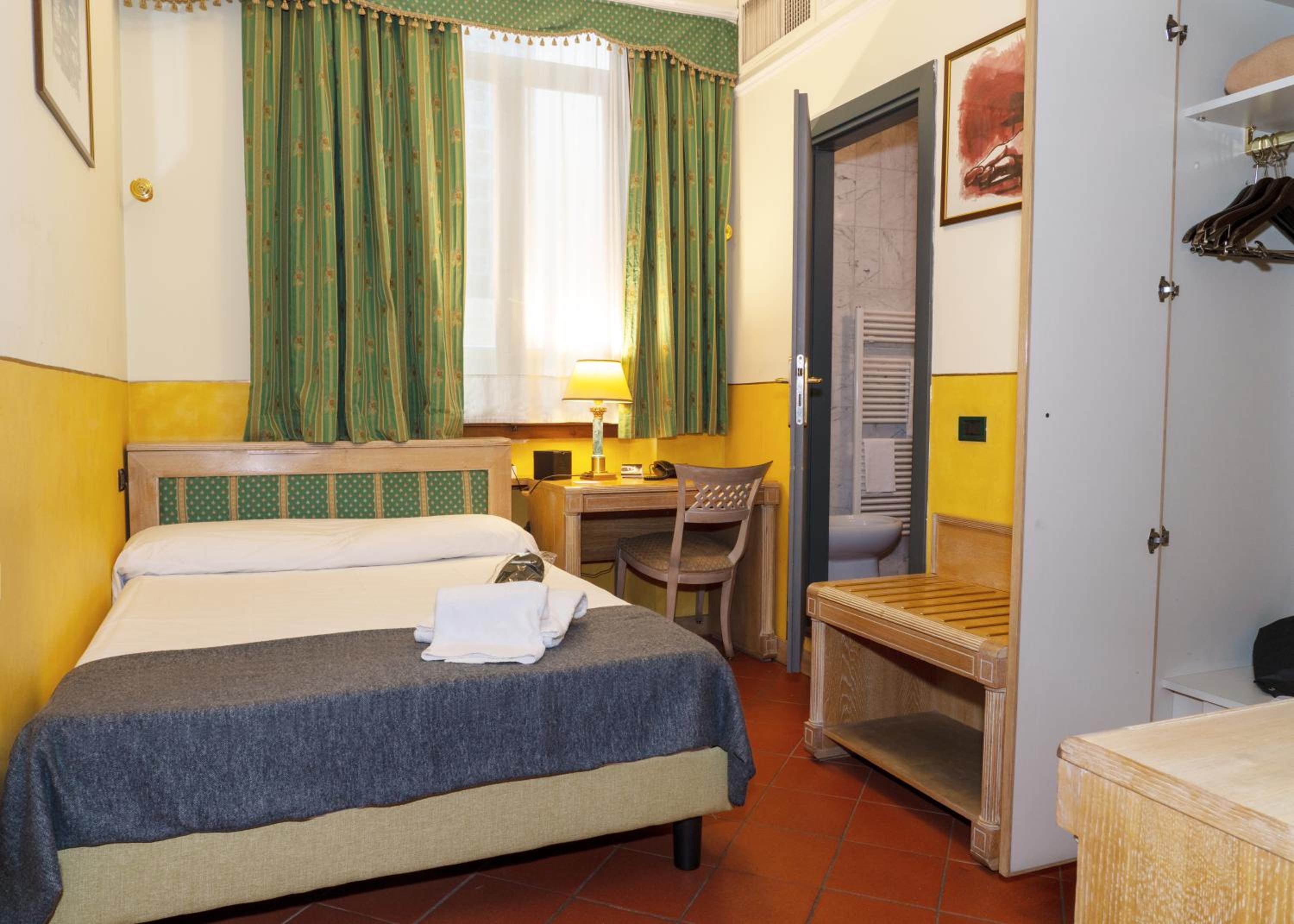 Small Double Room photo 1