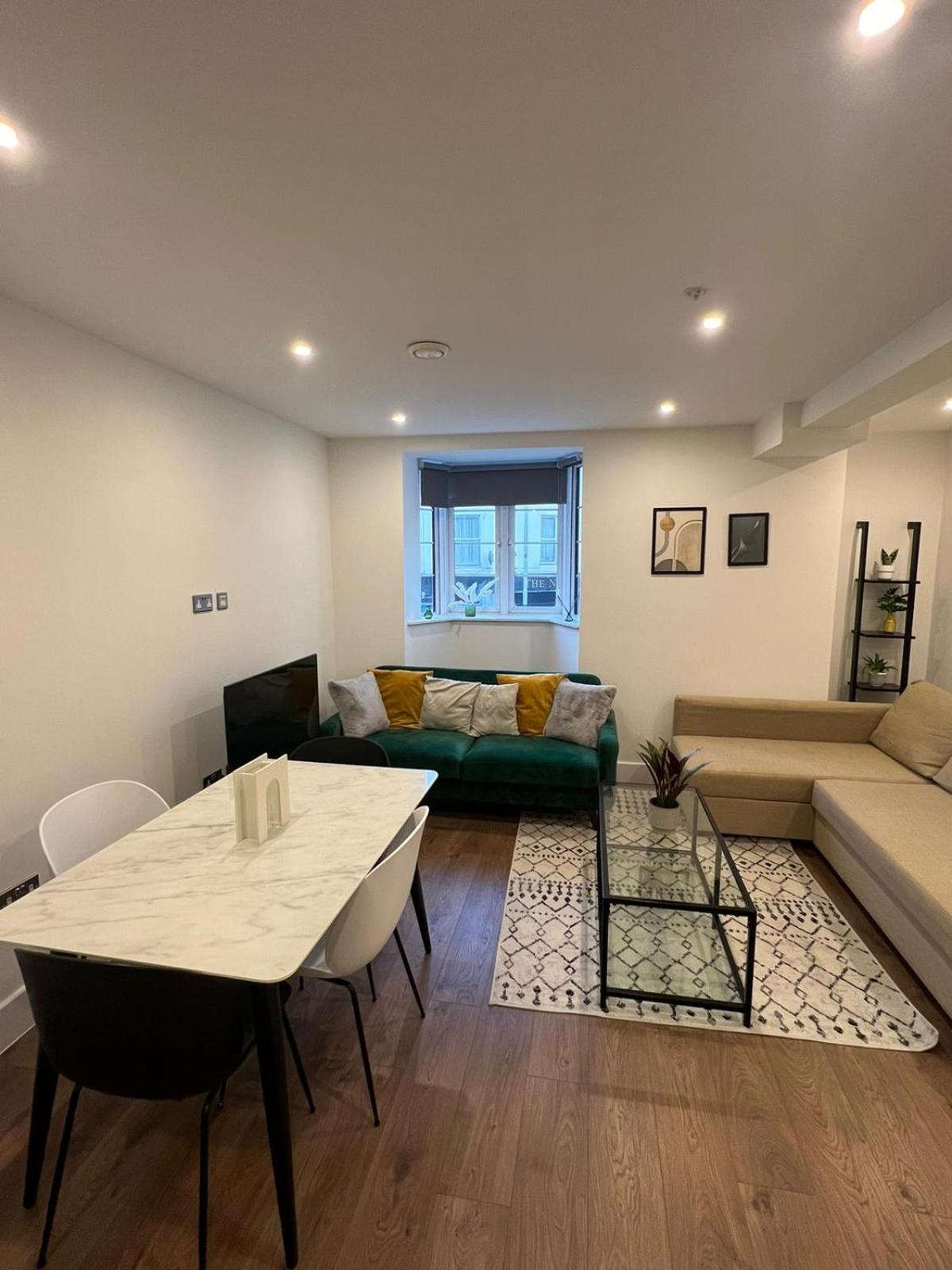 Three-Bedroom Apartment photo 1
