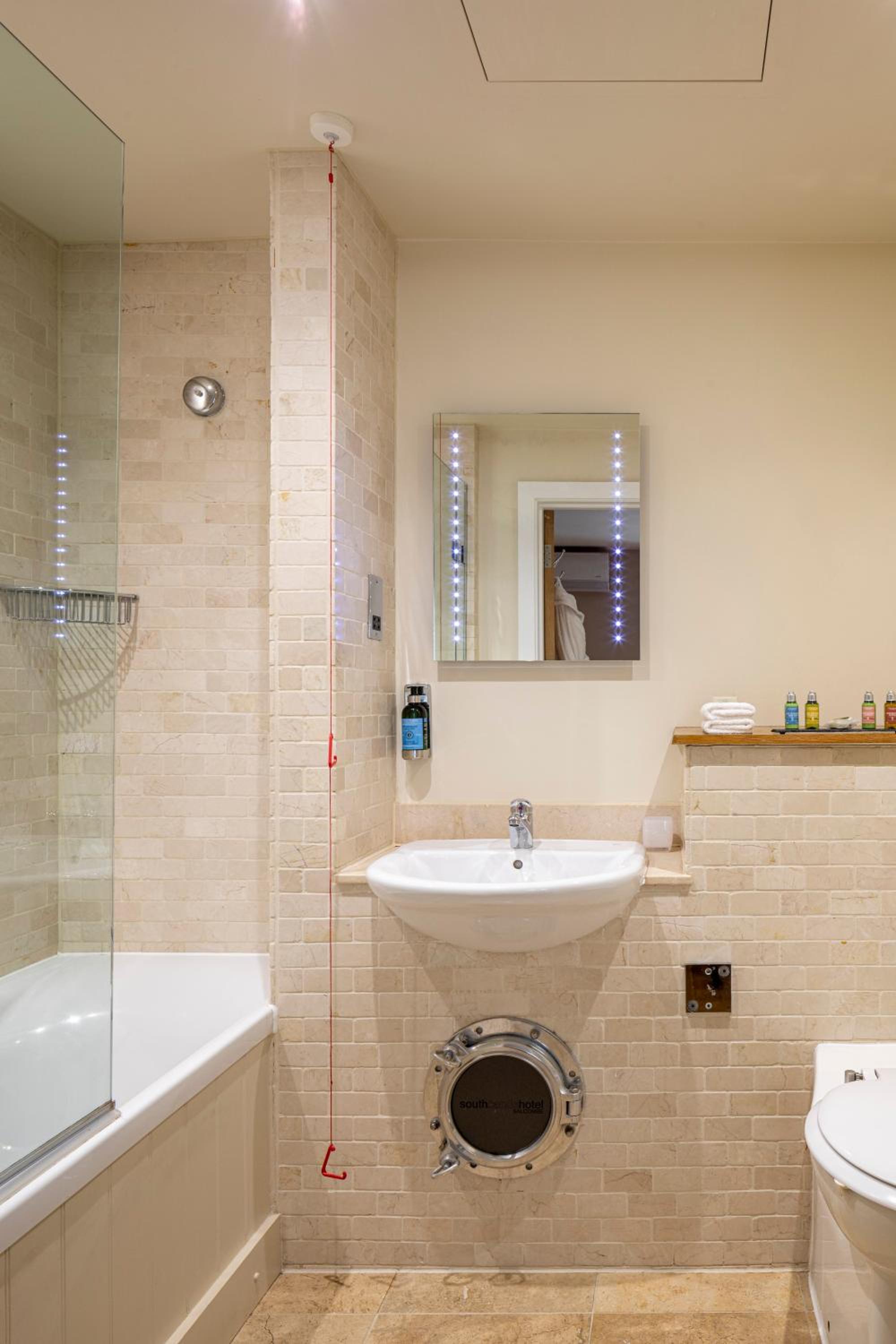 Standard Double Room - Photo 5