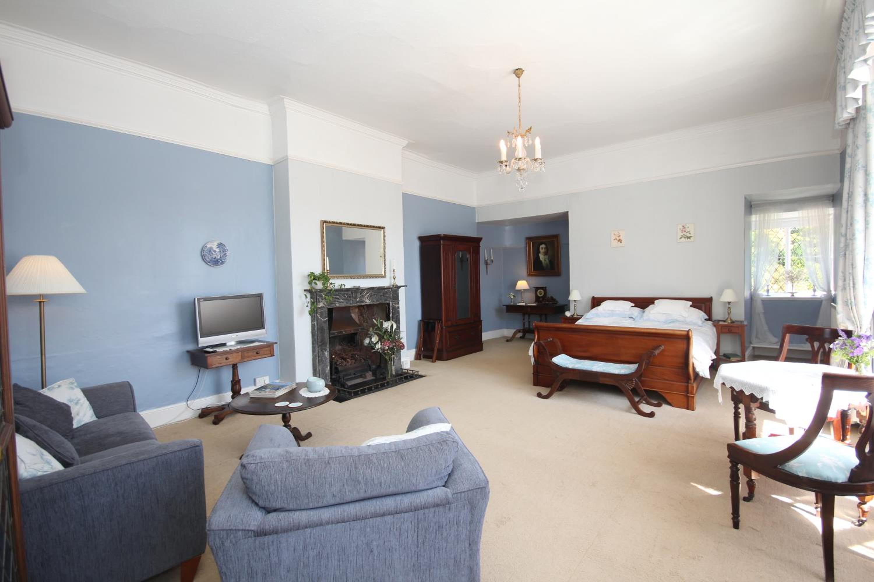 Superior King Room with Private Bathroom