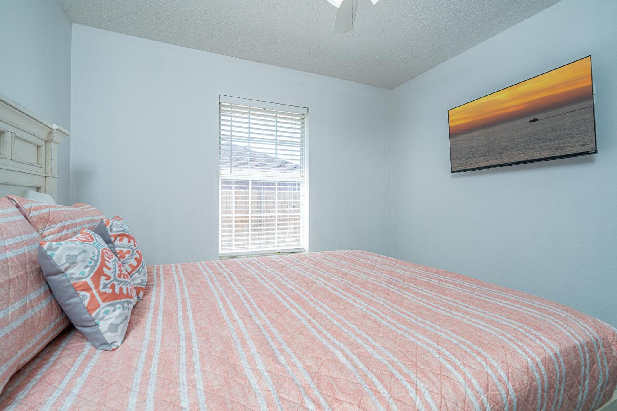 Three-Bedroom House - Photo 14