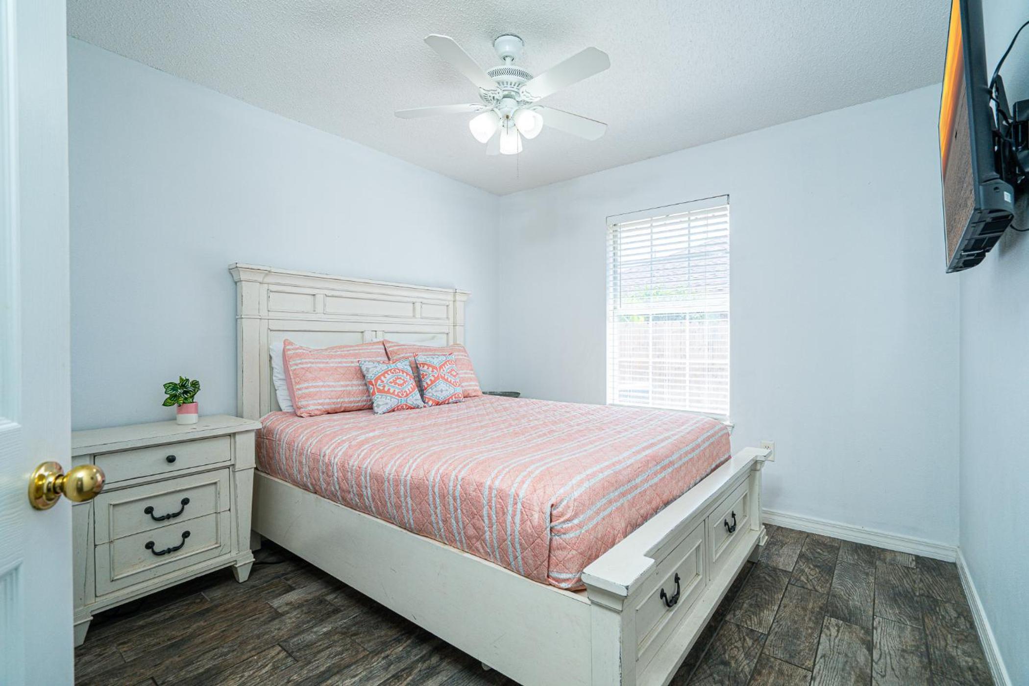 Three-Bedroom House - Photo 13