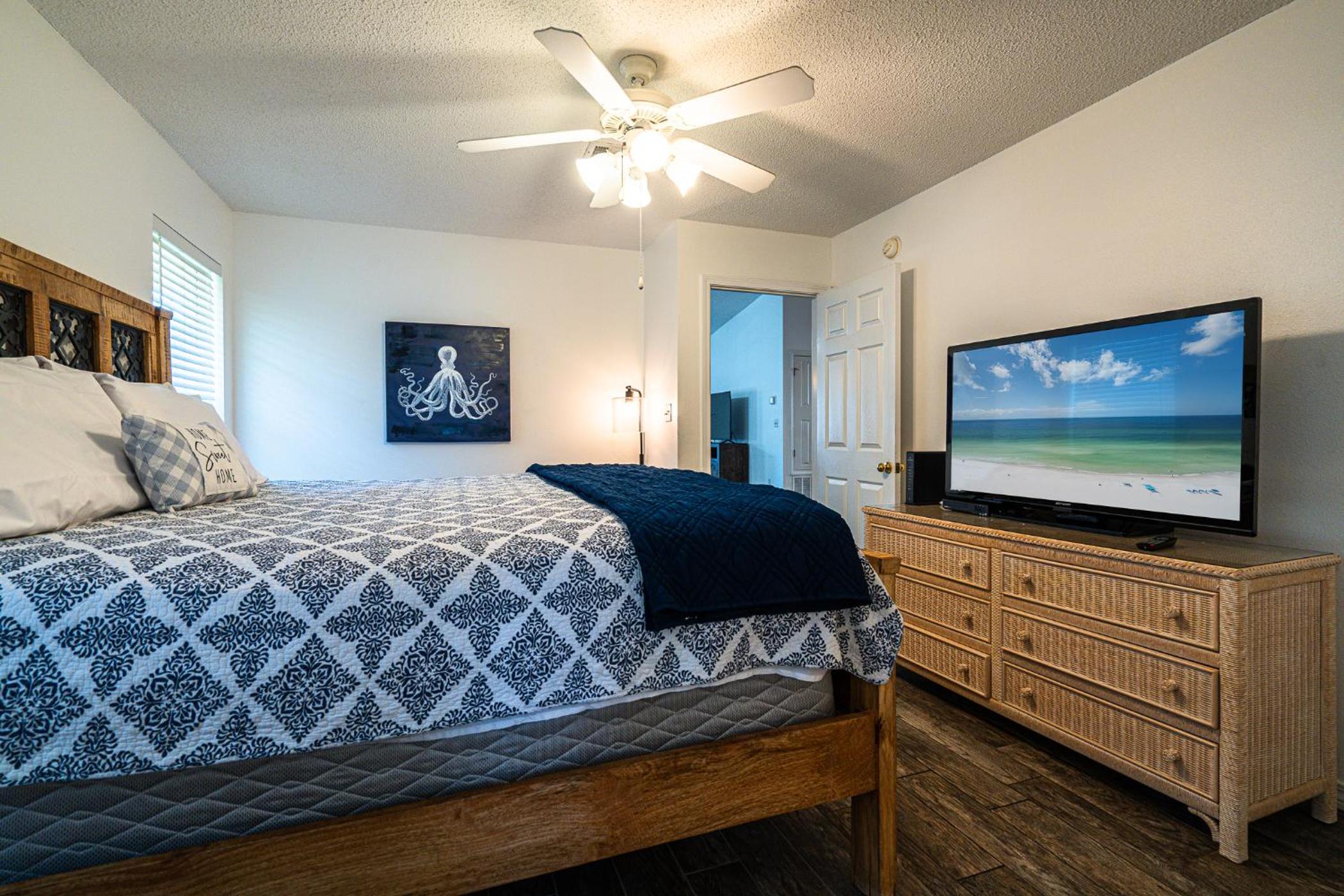 Three-Bedroom House - Photo 8