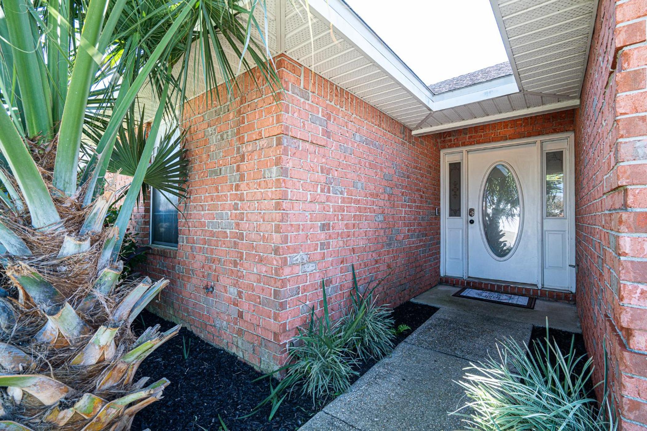 Three-Bedroom House - Photo 6
