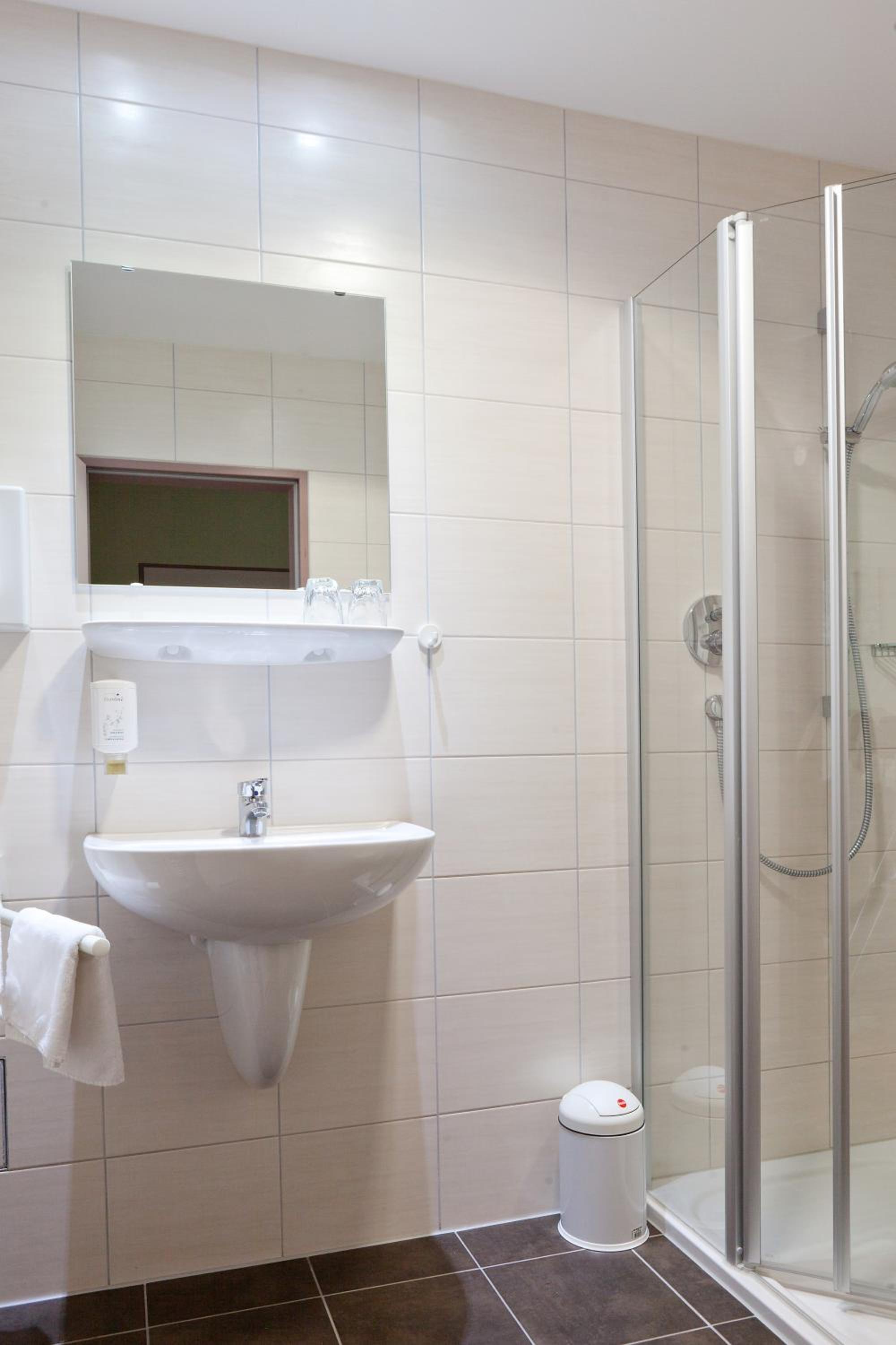 Double Room with Balcony - Photo 3