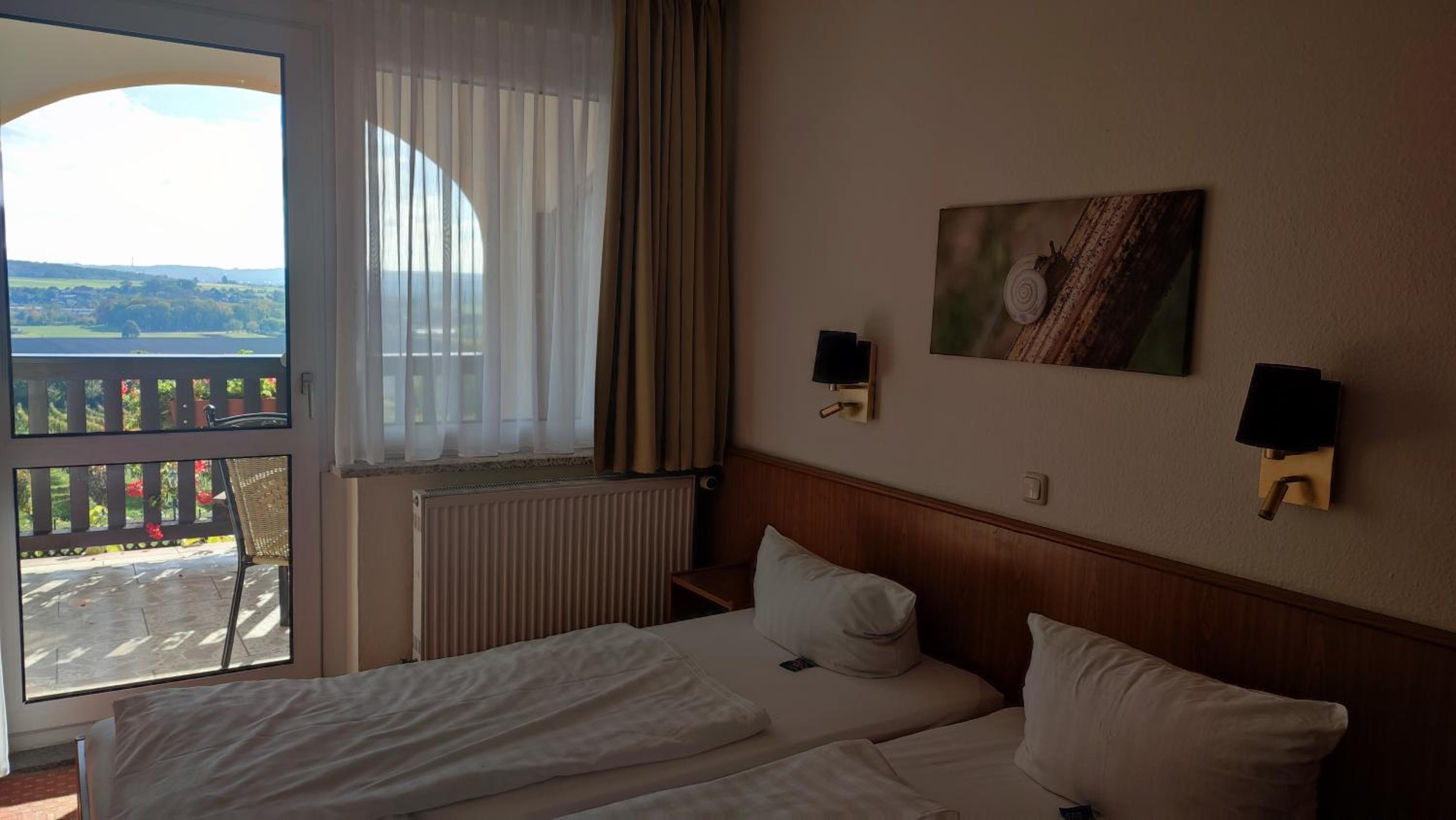 Double Room with Balcony - Photo 2