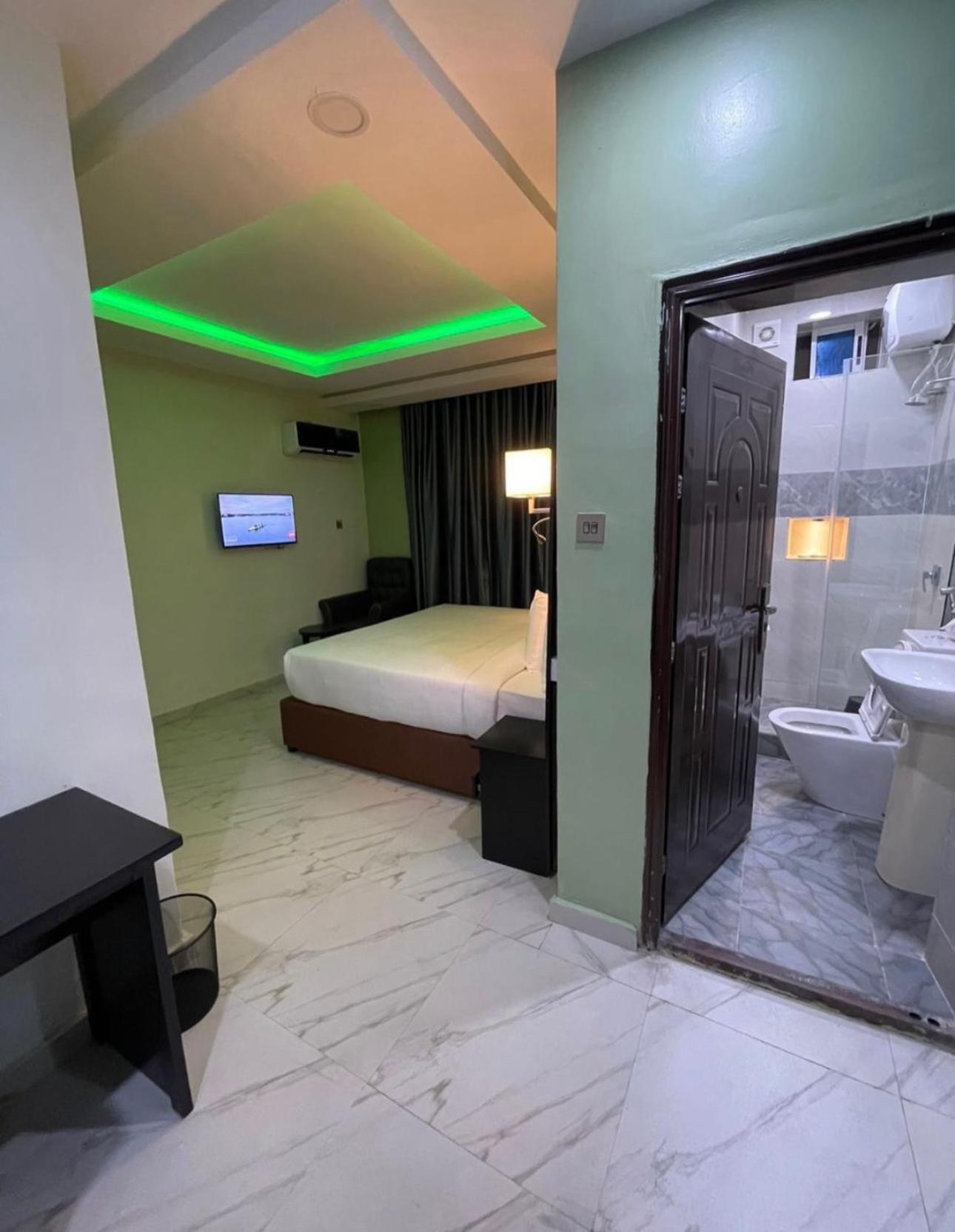 Deluxe Double Or Twin Room photo 2