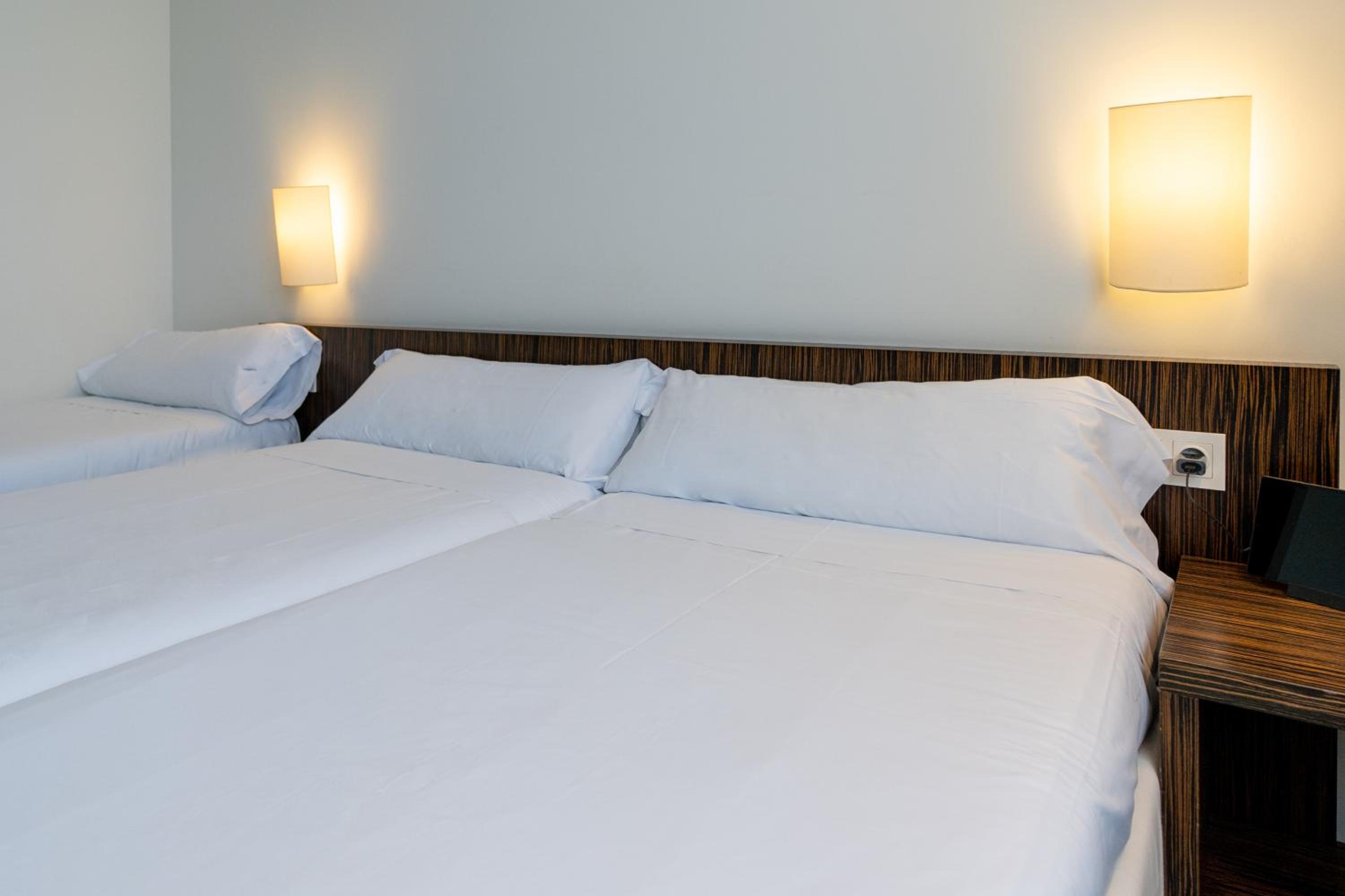Double Or Twin Room - Photo 1