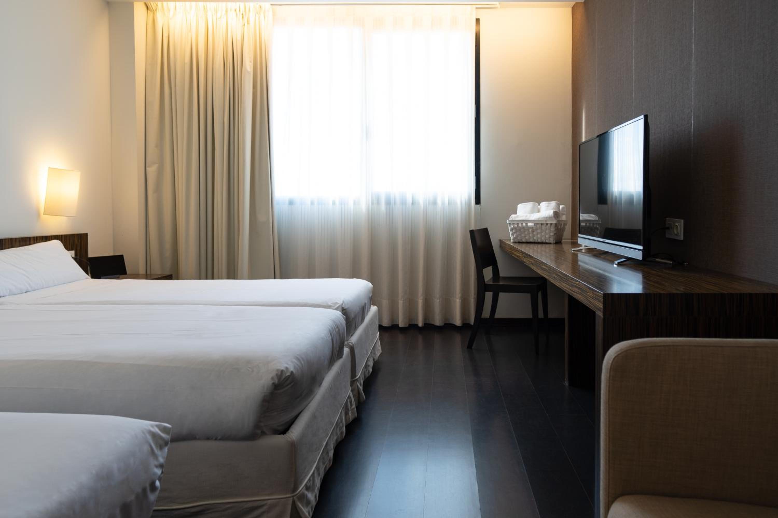 Double Or Twin Room - Photo 2