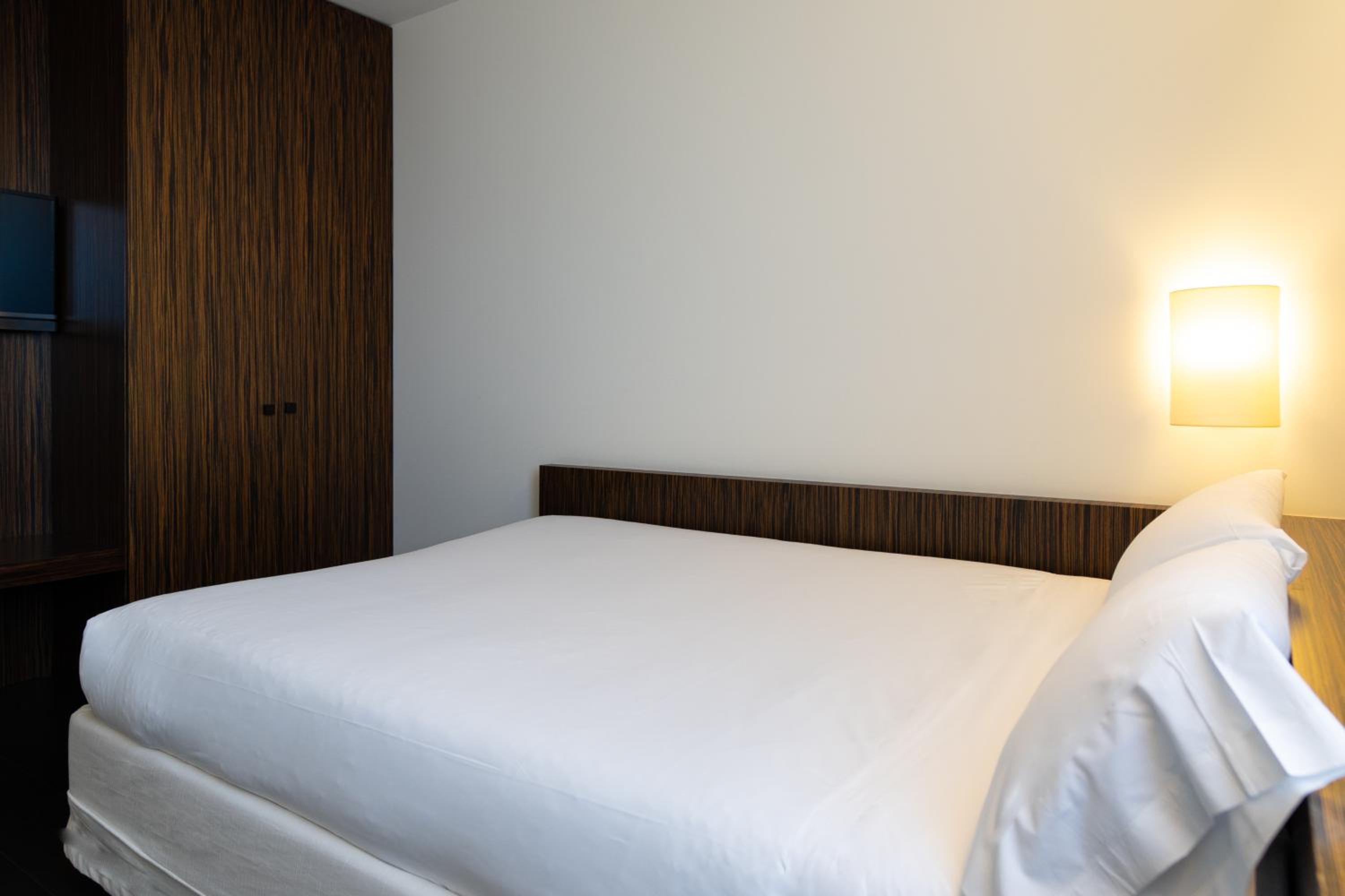 1 Single Bed photo 2