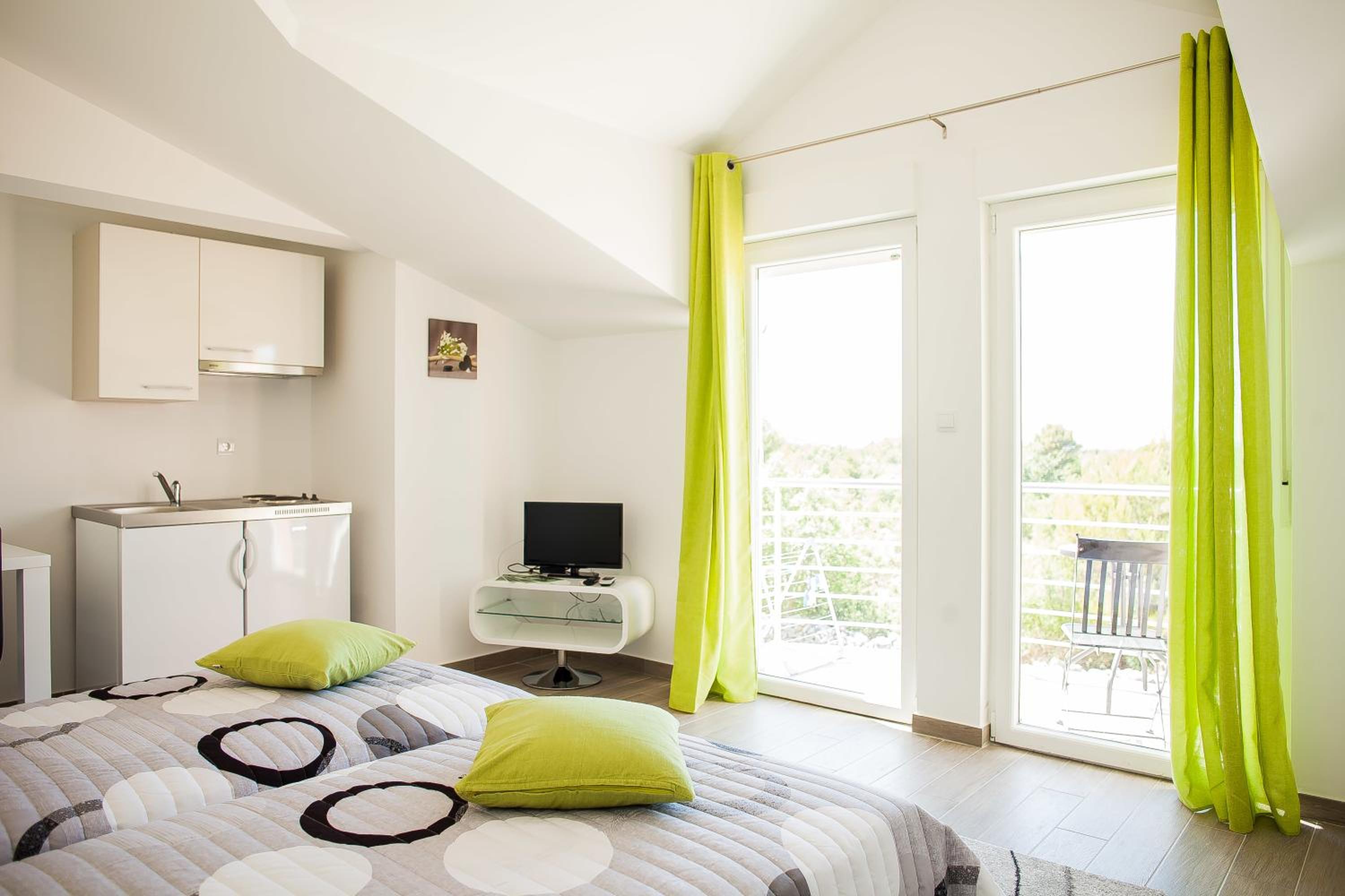 Studio with Balcony - Photo 1